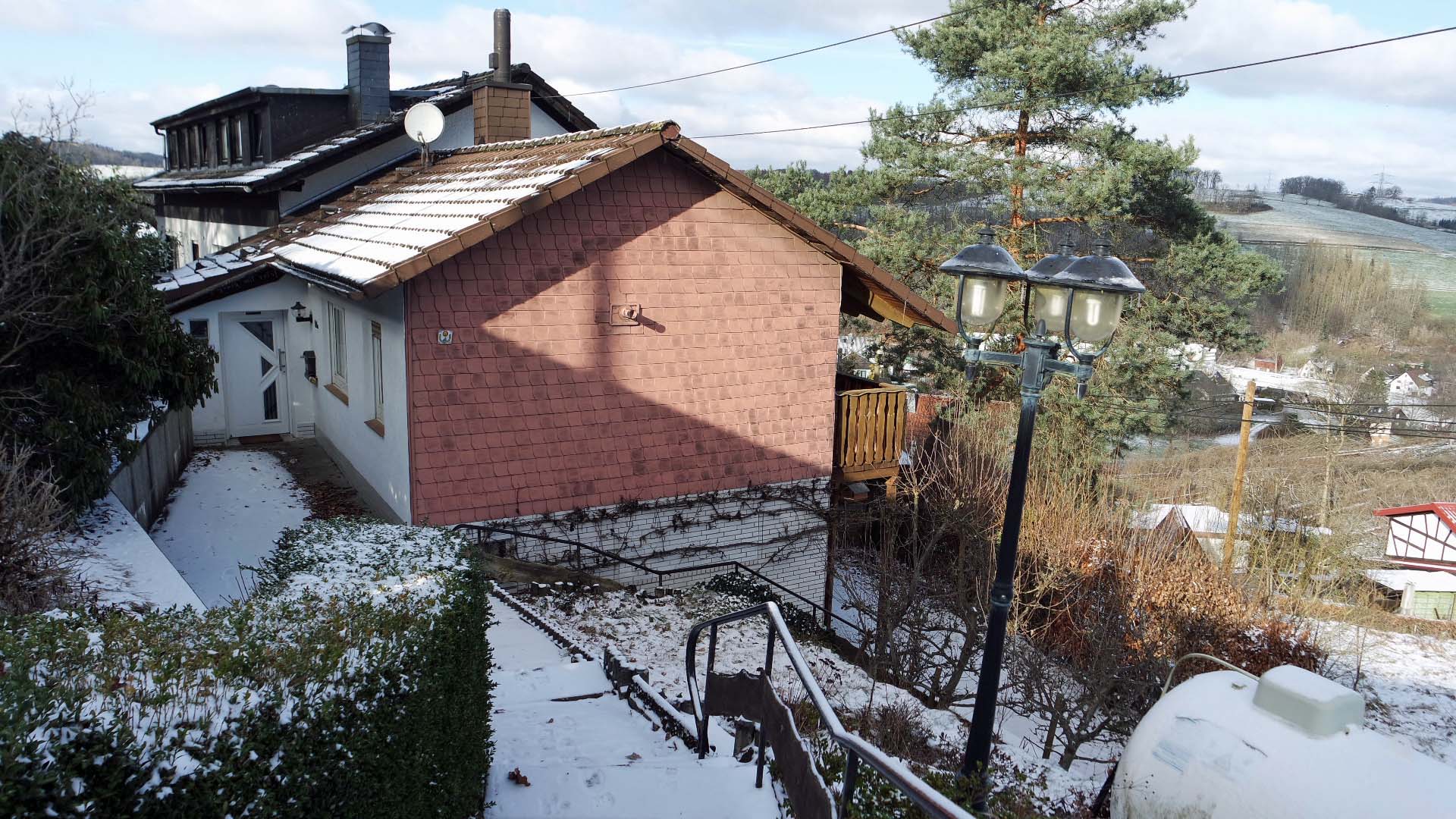 192 2-233 - Morsbach: Kleines, preiswertes Wohnhaus mit herrlichem Blick