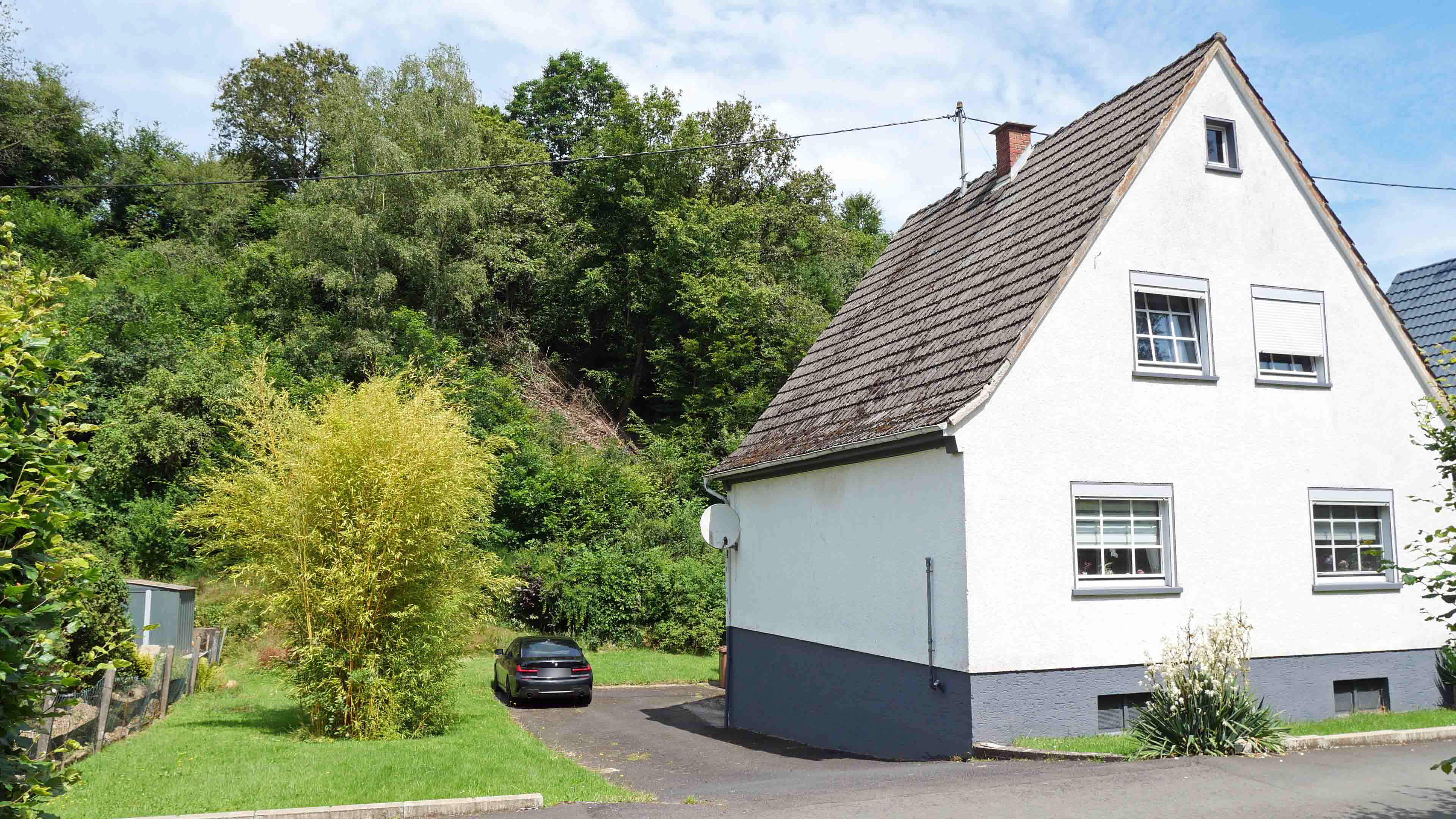 336 2-385 - VERKAUFT  Selbach: Wohnhaus mit 2 schönen Wohnungen, Wintergarten und Garage