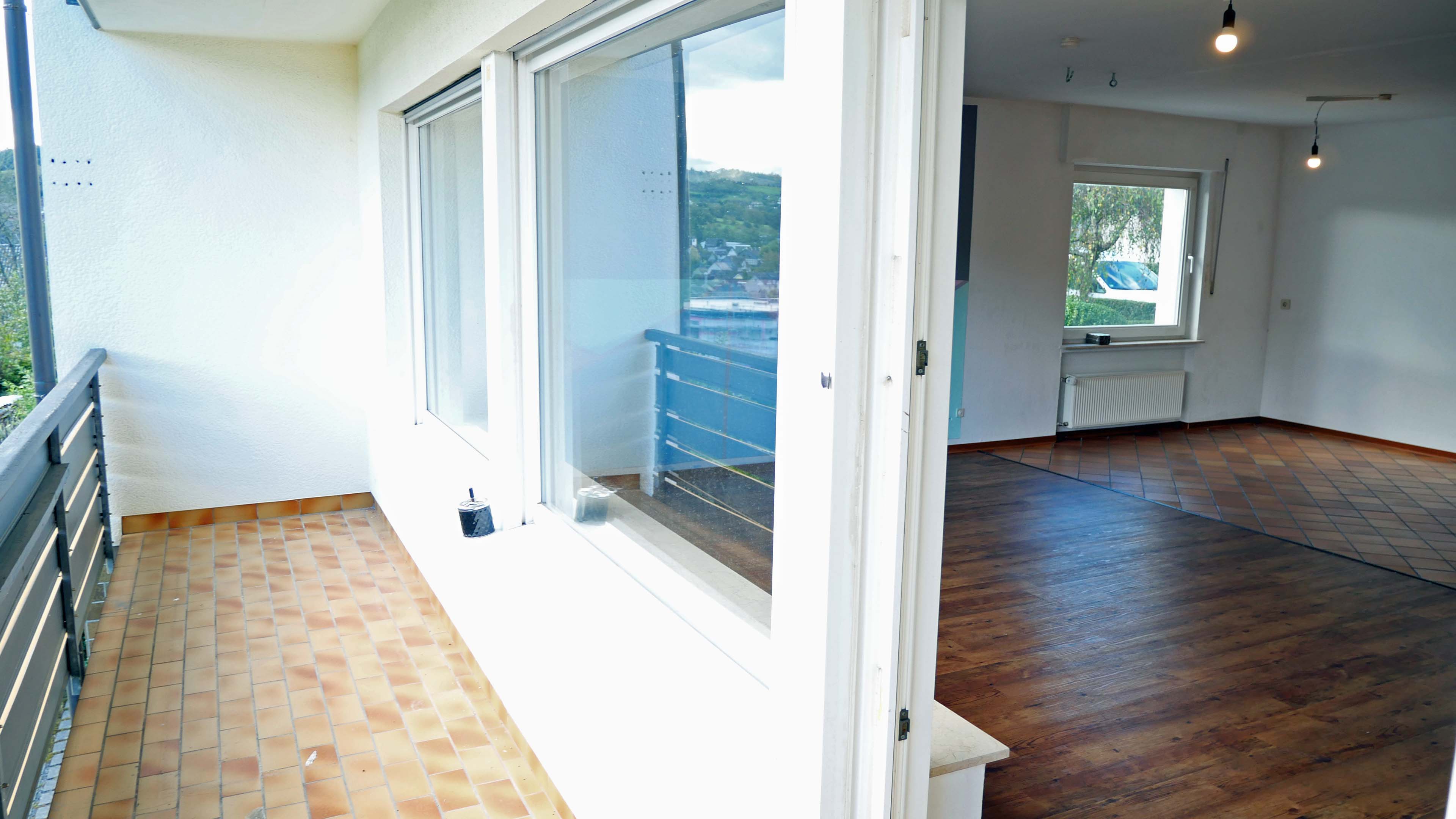 Morsbach: Doppelhaus im Zentrum, ...angrenzendem, überdachtem Balkon