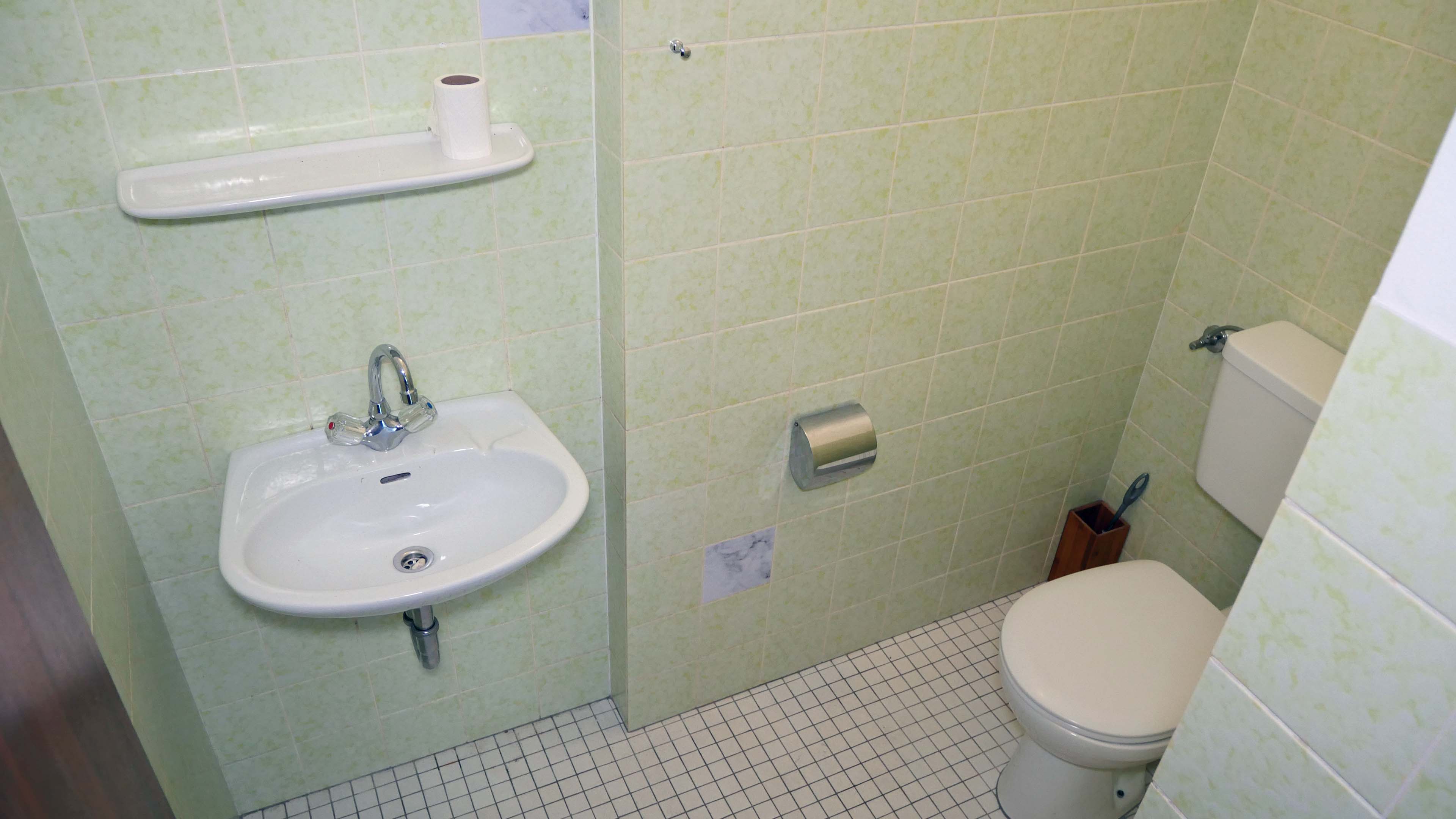 Morsbach: Doppelhaus im Zentrum, Gäste-WC im EG