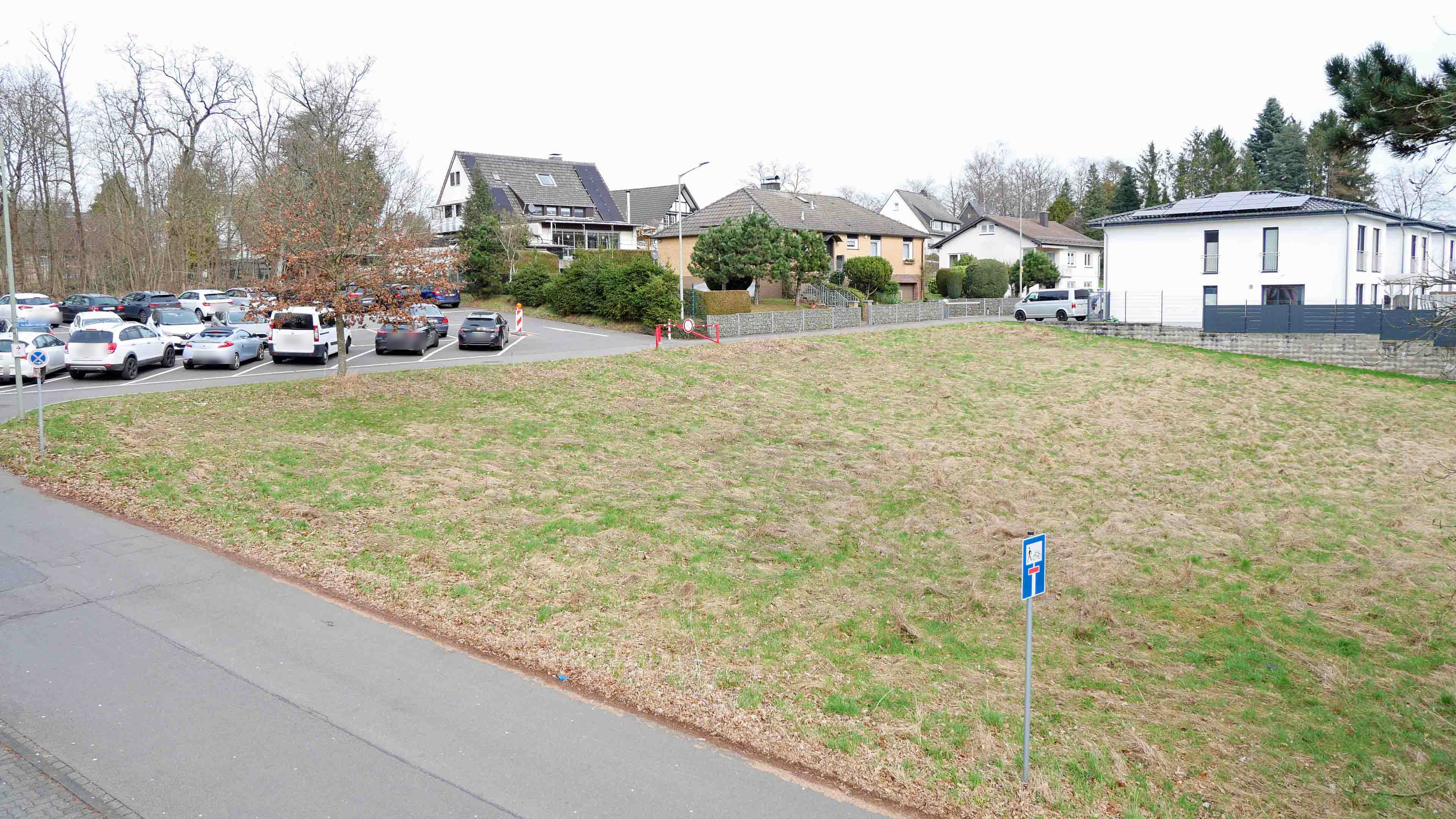 Waldbröl: Eckgrundstück am Gymnasium, zum Süd-Westen ausgerichtet, leicht abfallend