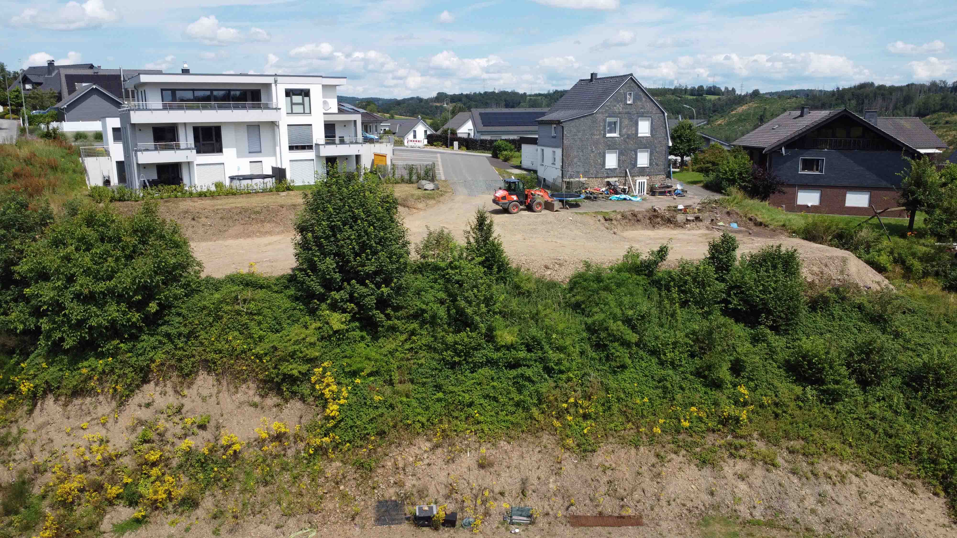 Morsbach: Ohne Keller sofort bebaubar, Rückseite Grundstück (Ansicht Süd-West)