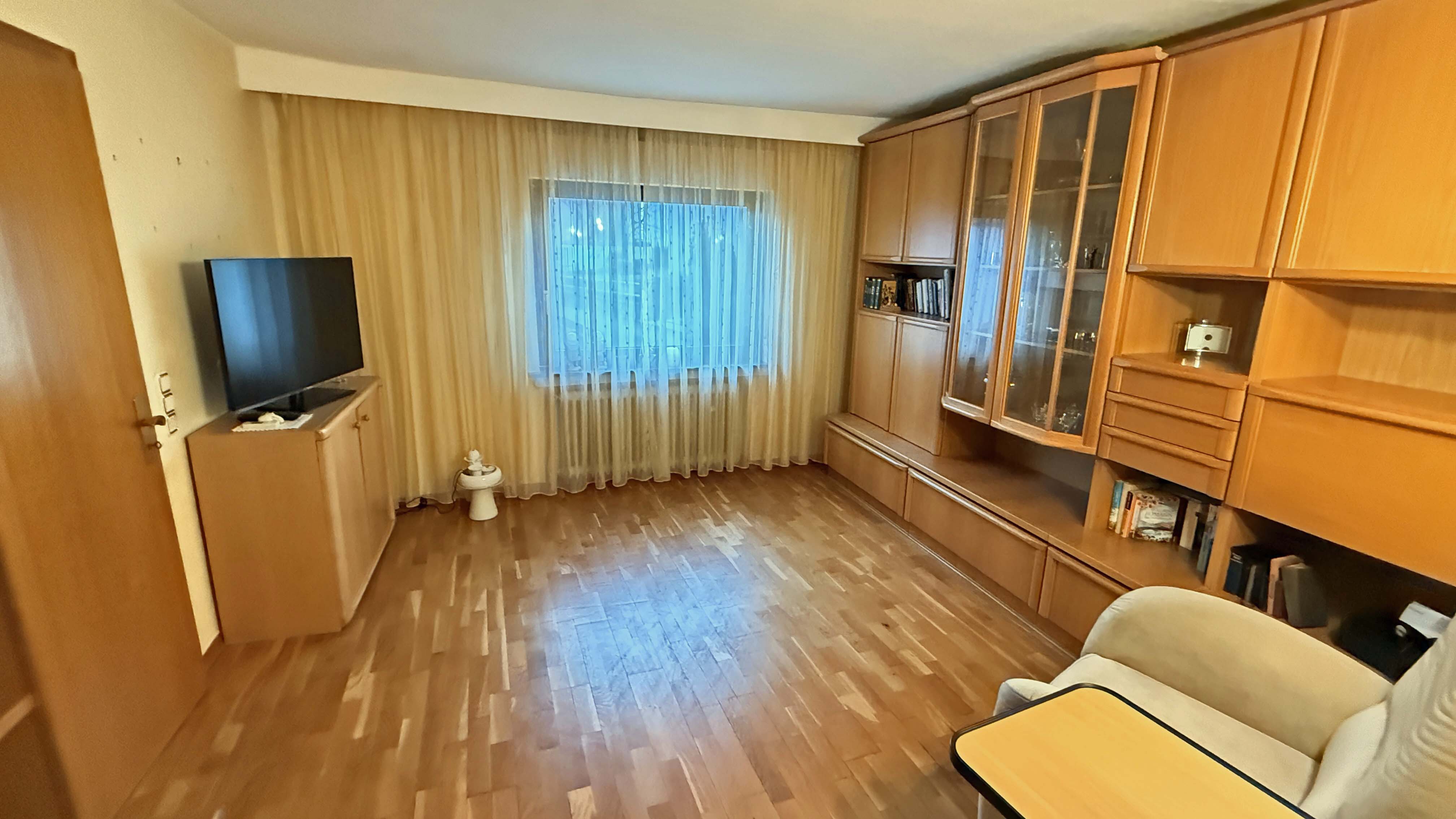 Mit Blick zum Himmel und Natur: EFH in Reichshof-Hahn mit Wintergarten und Terrasse, Zimmer im EG (15 m²) mit angrenzendem...