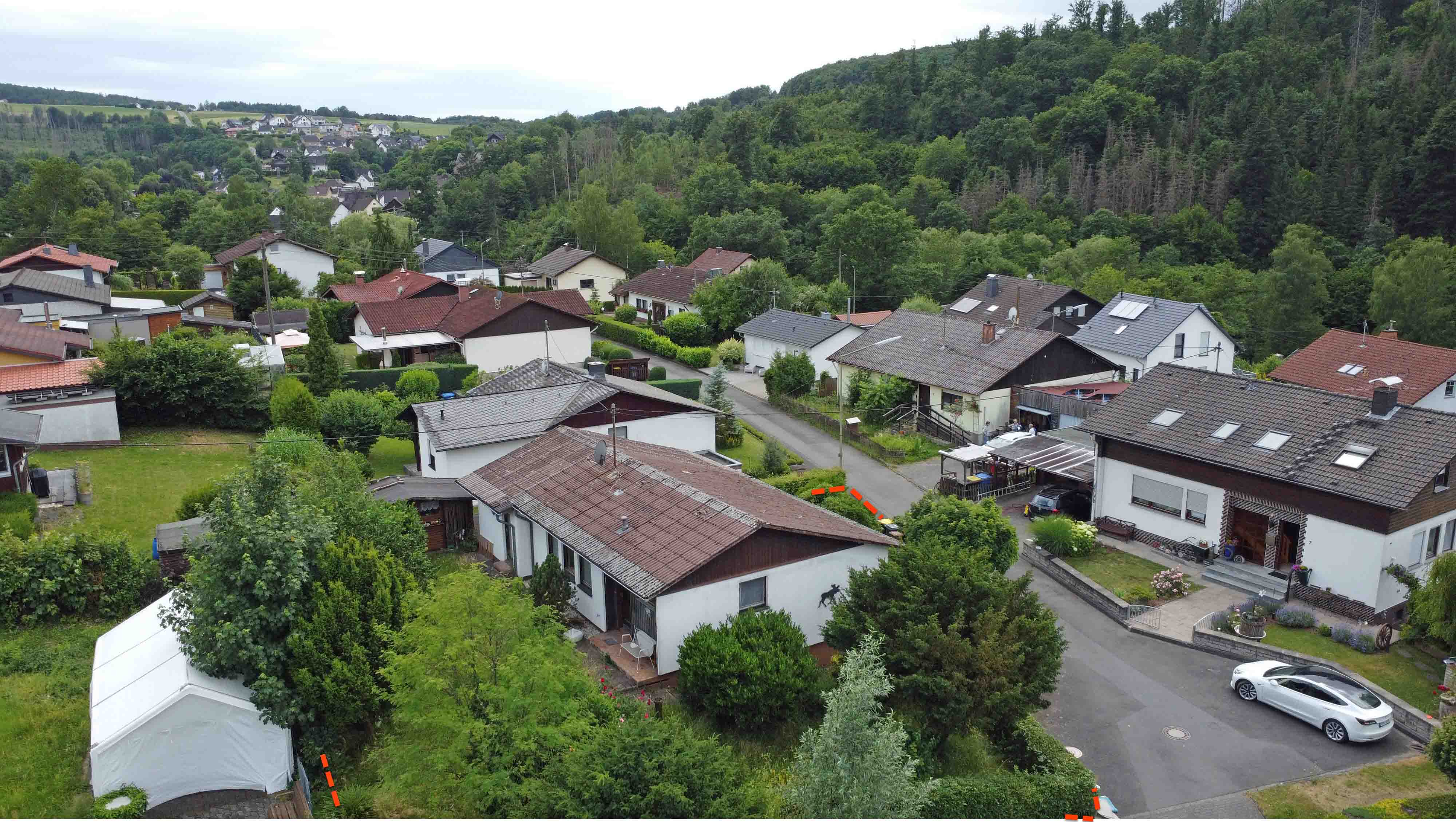 Selbach: Kleiner Bungalow - naturnah, ruhig und preiswert, herrliche, ruhige Wohnlage am Straßenende und...