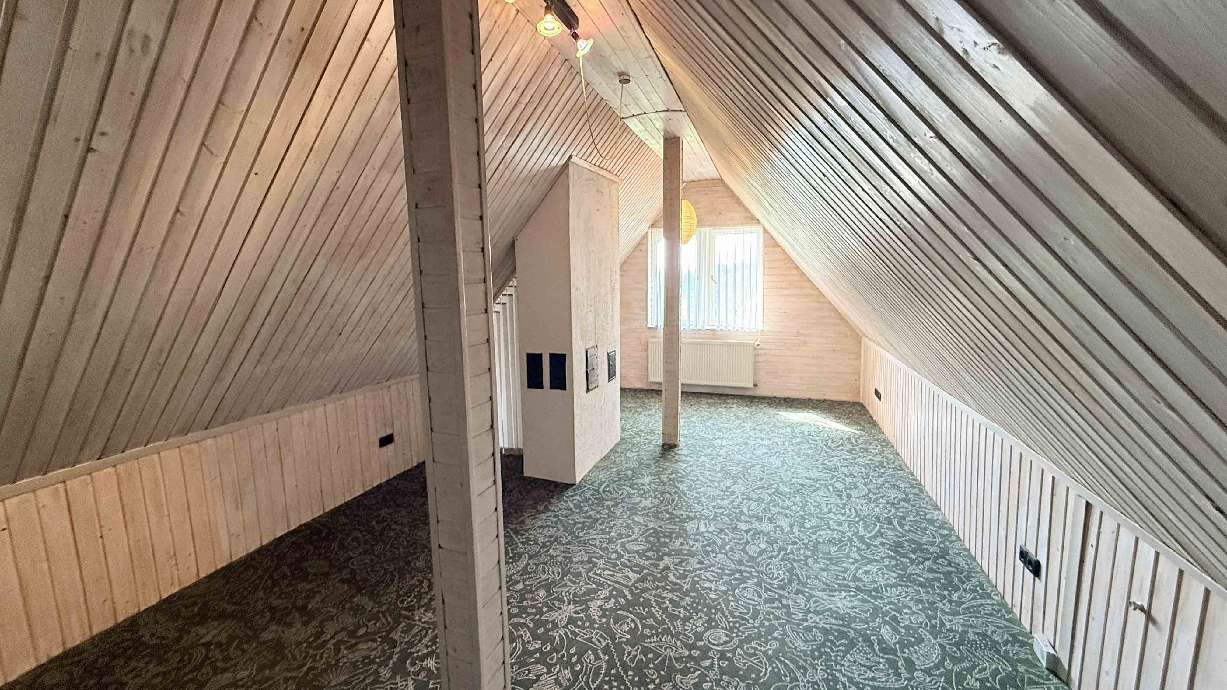 Morsbach-Herbertshagen: besondere Lage - besonderes Haus, Spitzboden /Dachstudio, 22 m² Nutzfläche