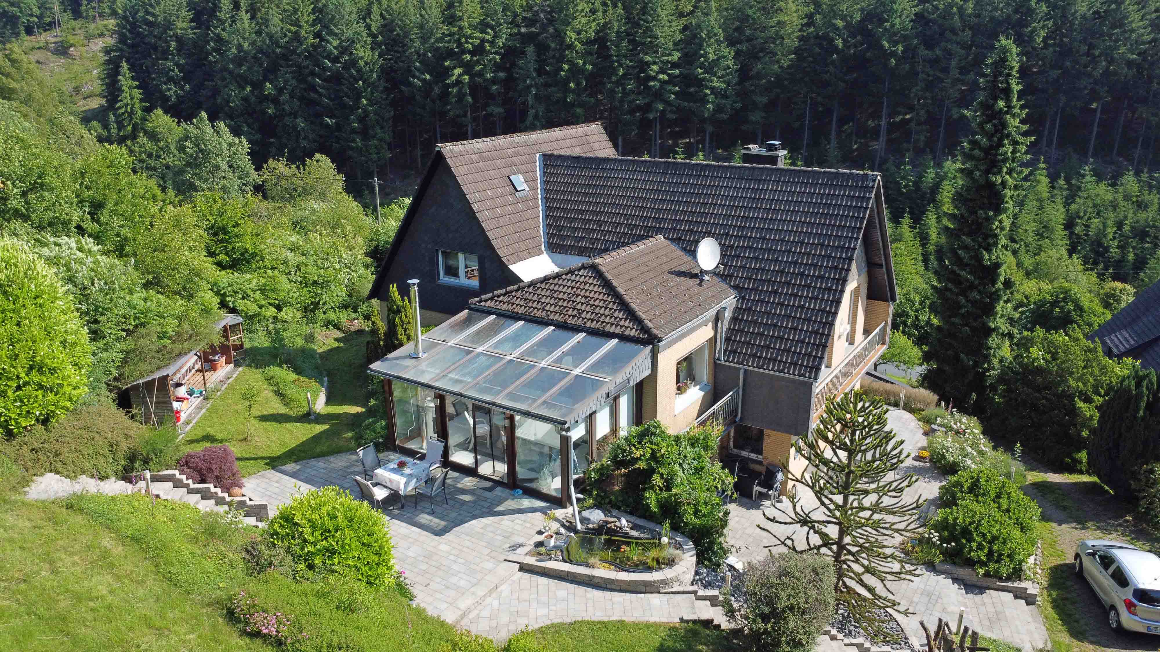 Morsbach-Herbertshagen: besondere Lage - besonderes Haus, Süd- Westseite komplett mit Terrassen angelegt...