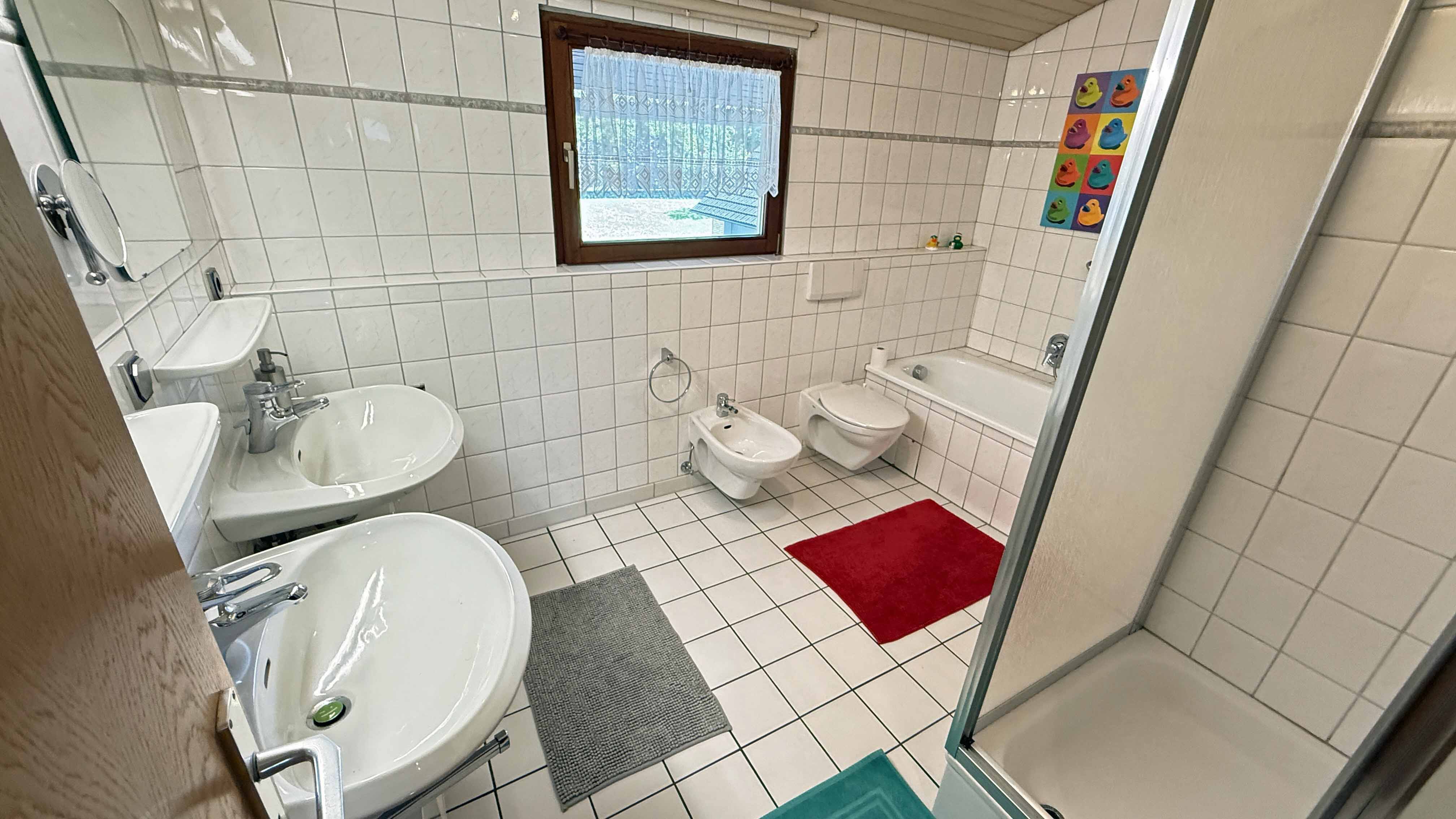 Reichshof-Denklingen: Perfekt für zwei Generationen, Haus I, OG : 3 Schlafzimmer u. dieses Bad