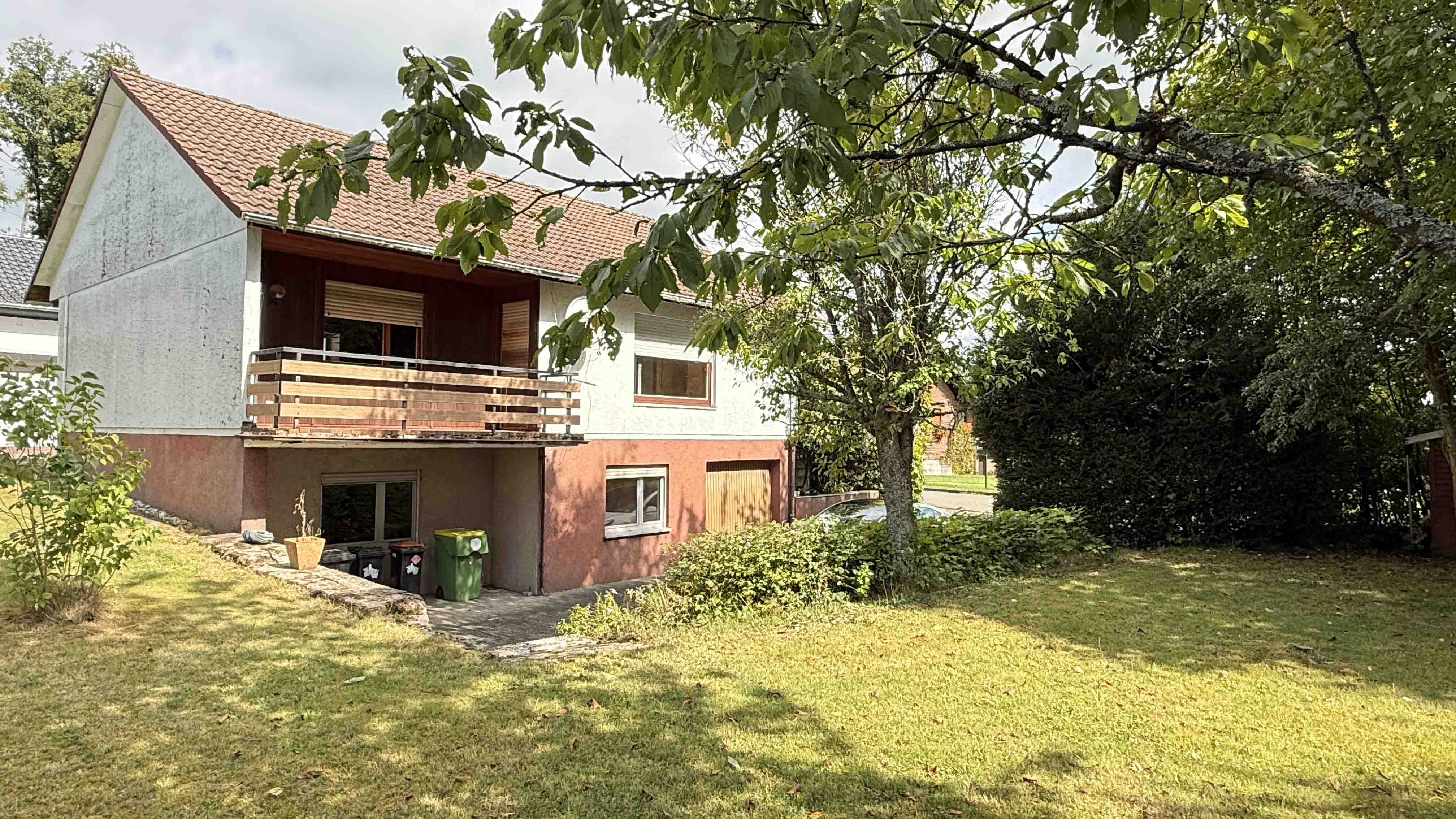 381 2-445 - Verkauft - Reichshof-Denklingen: EFH, Baujahr 1974 sucht geschickten Handwerker! 