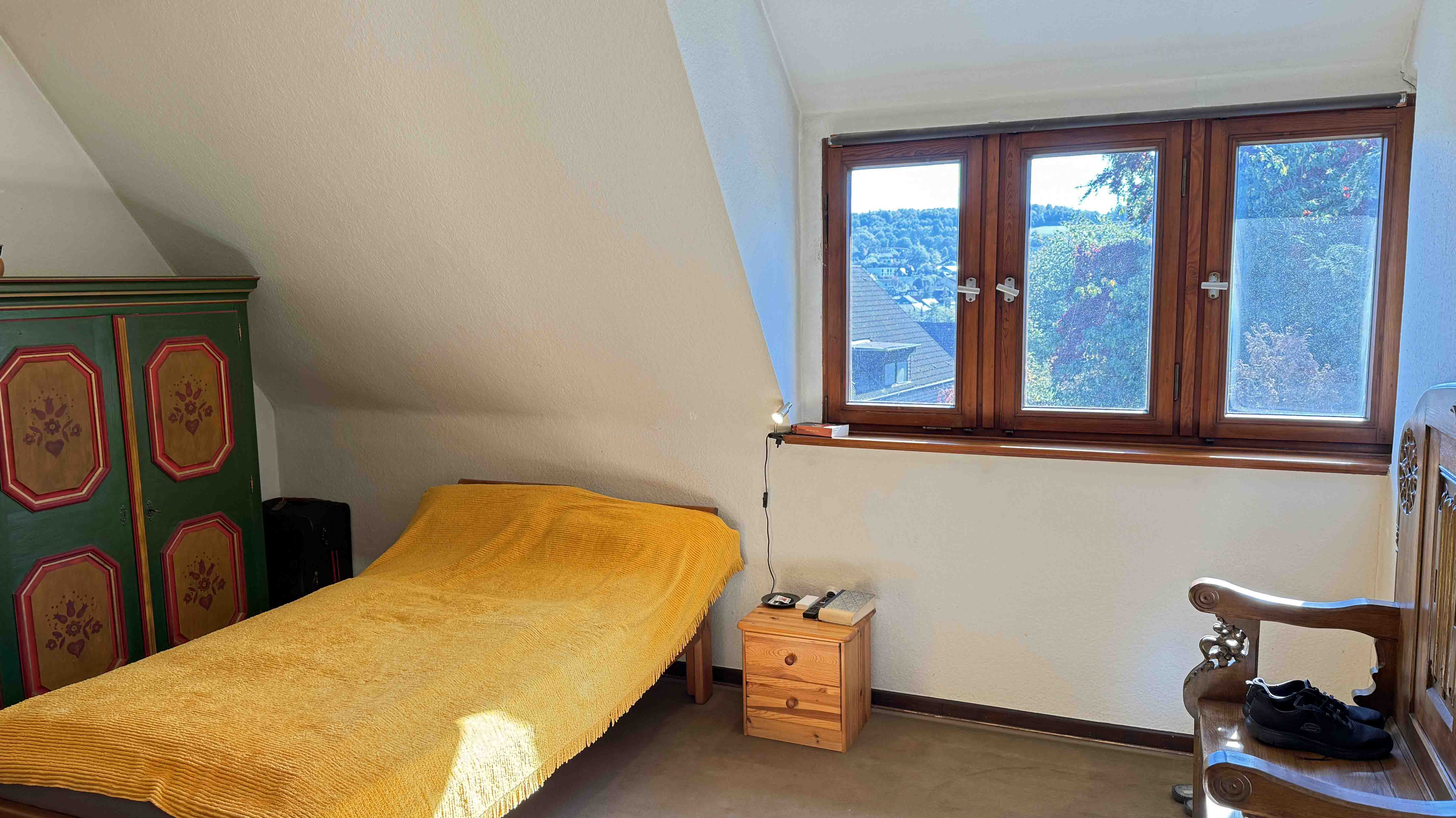 Waldbröl: Gepflegtes 50er-Jahre-EFH im herrlichen Höhenweg, ...dieses: 16,3 m². Ein viertes Zimmer im EG.