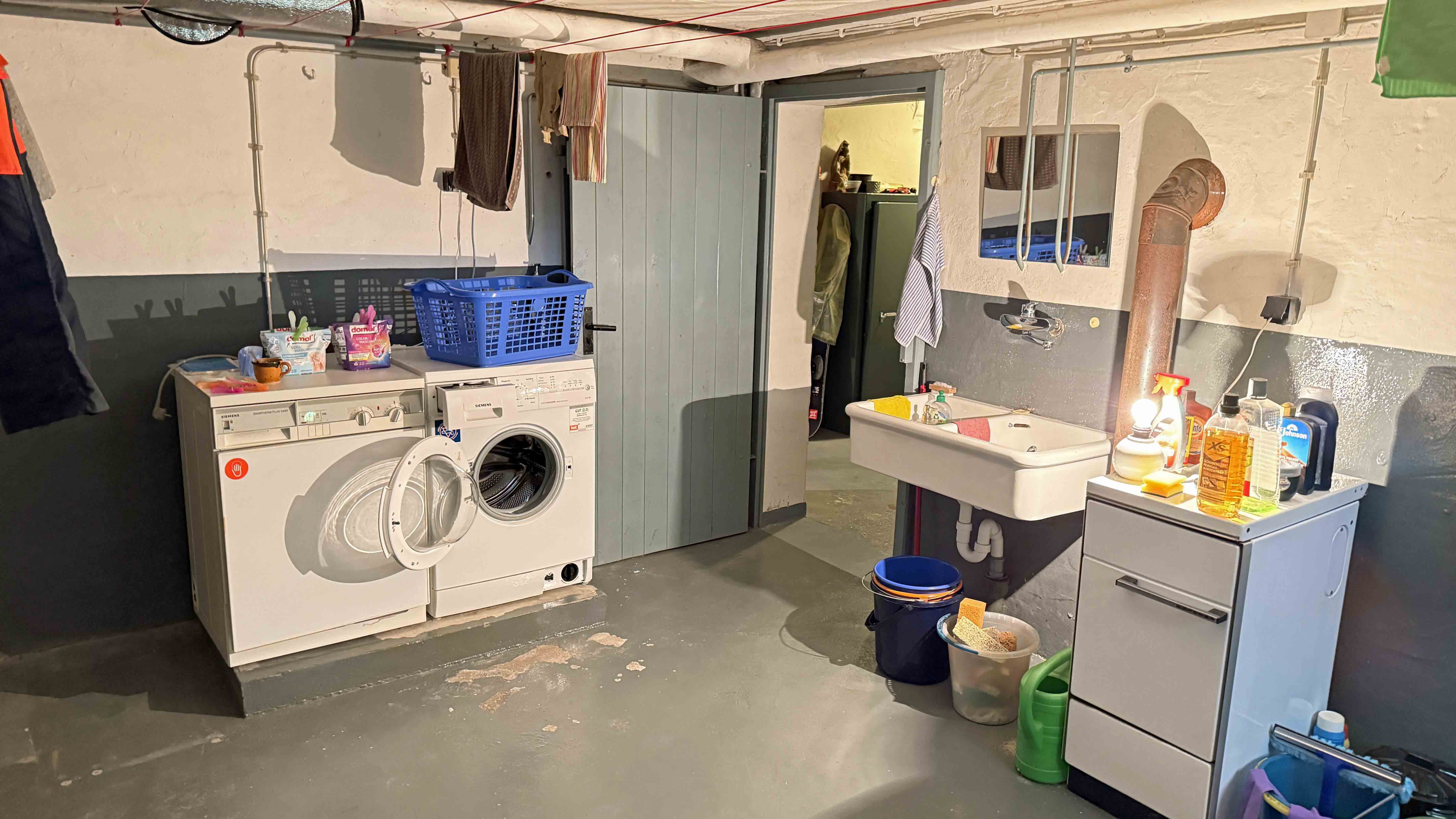 Waldbröl: Gepflegtes 50er-Jahre-EFH im herrlichen Höhenweg, vier Kellerräume mit viel praktischer Nutzfläche