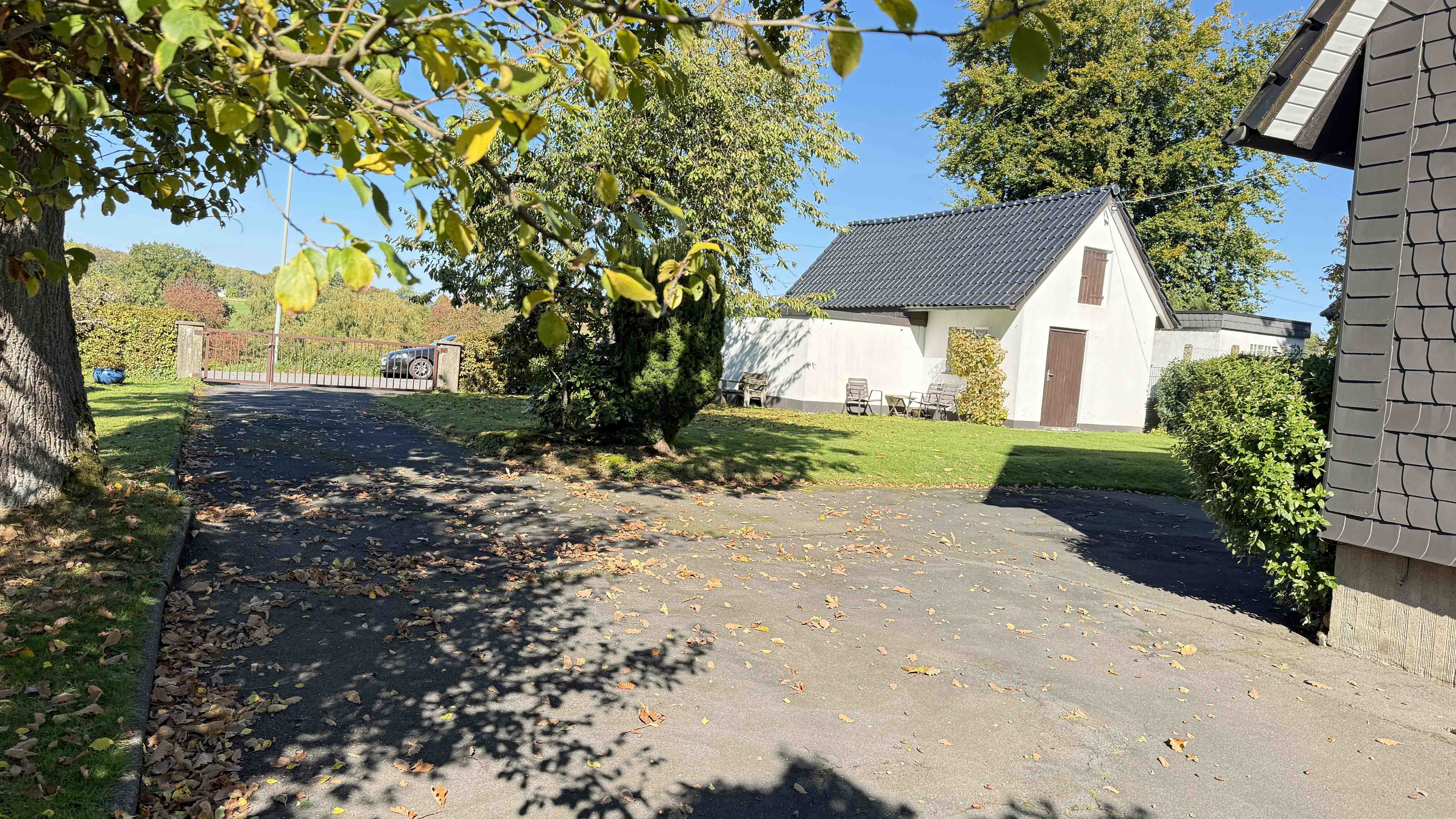 Waldbröl: Gepflegtes 50er-Jahre-EFH im herrlichen Höhenweg, ...und geteerten Zuahrt vor dem Haus