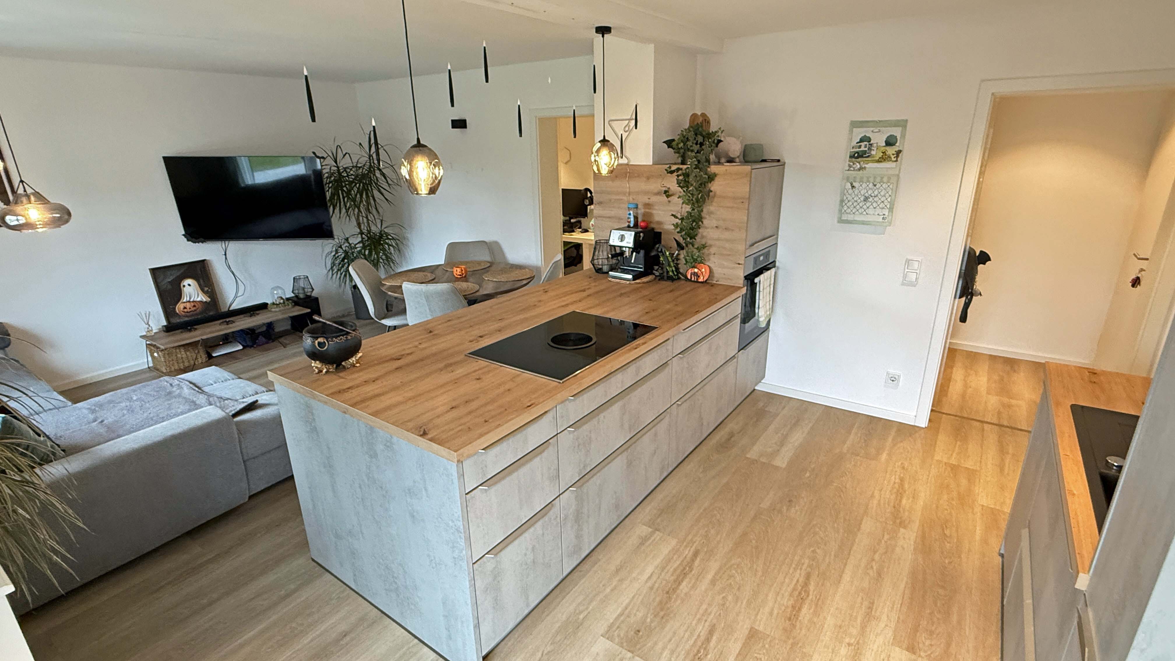 Morsbach-Seifen: EFH mit ELW in ruhiger Ortsrandlage, ELW, Bj. 2022 mit offenem Wohn-/ Essbereich