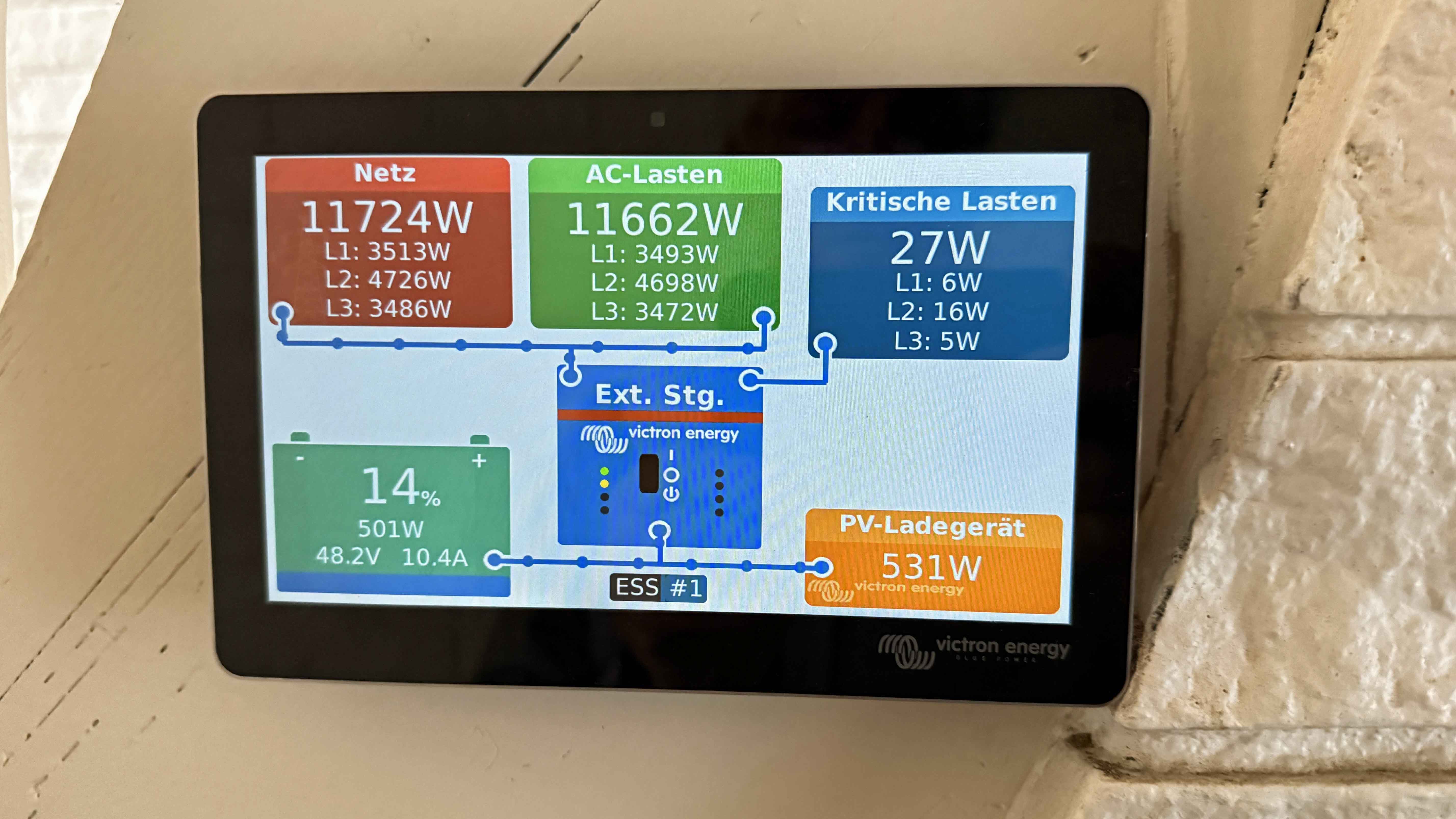 Reichshof-Nosbach: Wohlfühlhaus mit PV-Anlage, Stromspeicher und Wallbox, smarte Energieübersicht 
