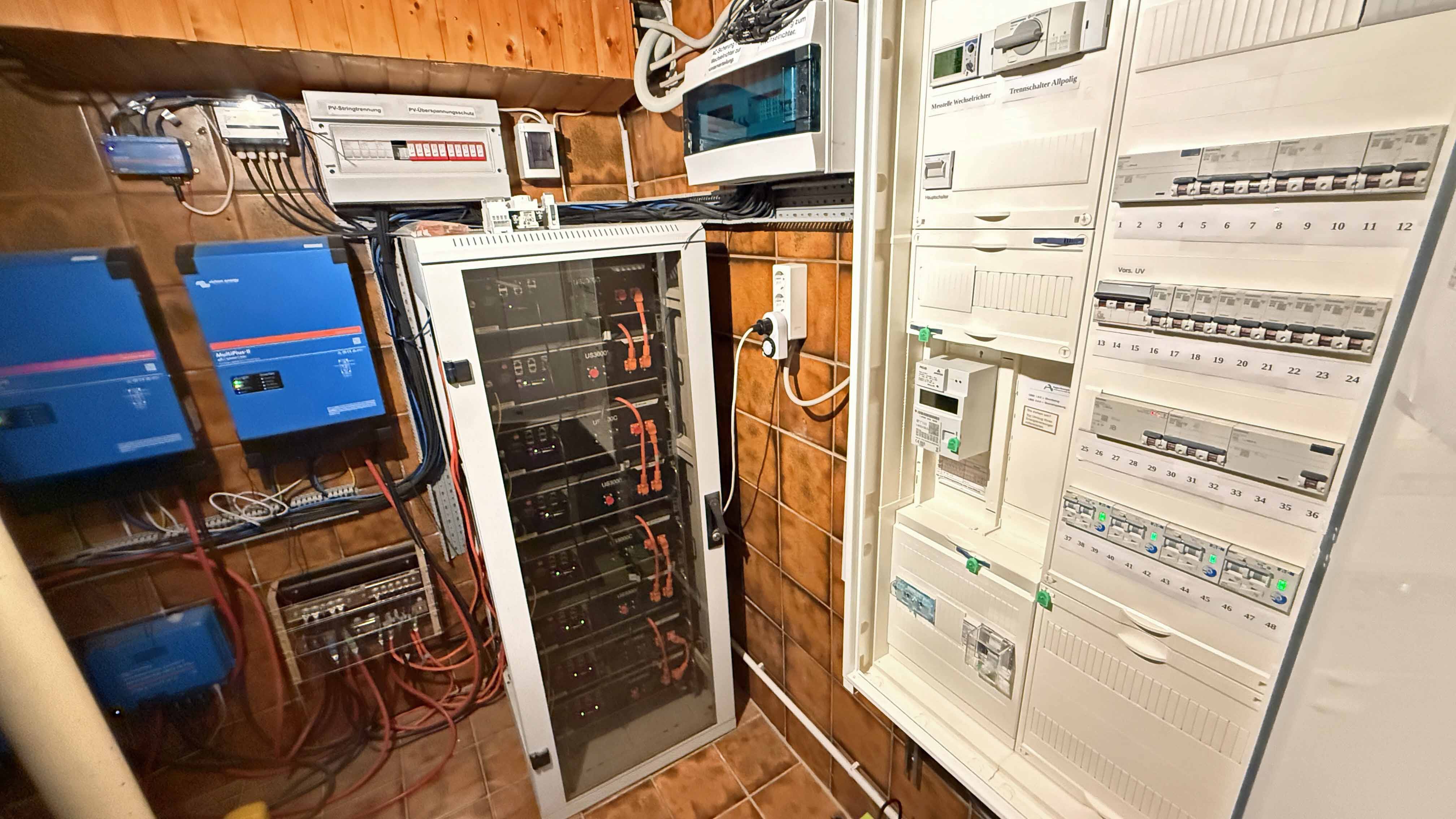 Reichshof-Nosbach: Wohlfühlhaus mit PV-Anlage, Stromspeicher und Wallbox, PV-Anlage 10 kWh mit Stromspeicher 24 kWh