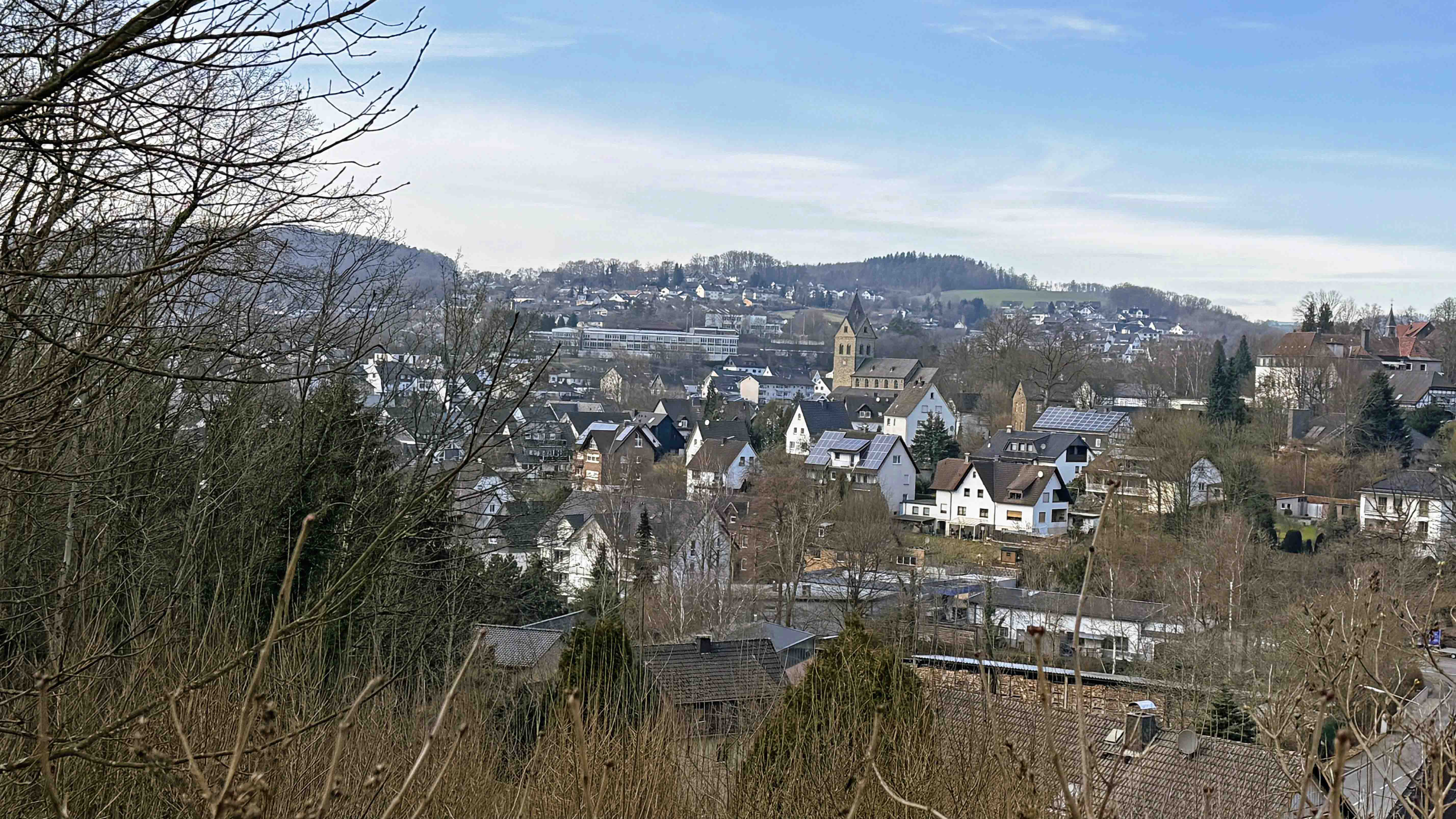 Morsbach: Zum halben Preis - 2.617 m² Baugrundstück, Blick zum Morsbacher Zentrum (ca. 400 m)