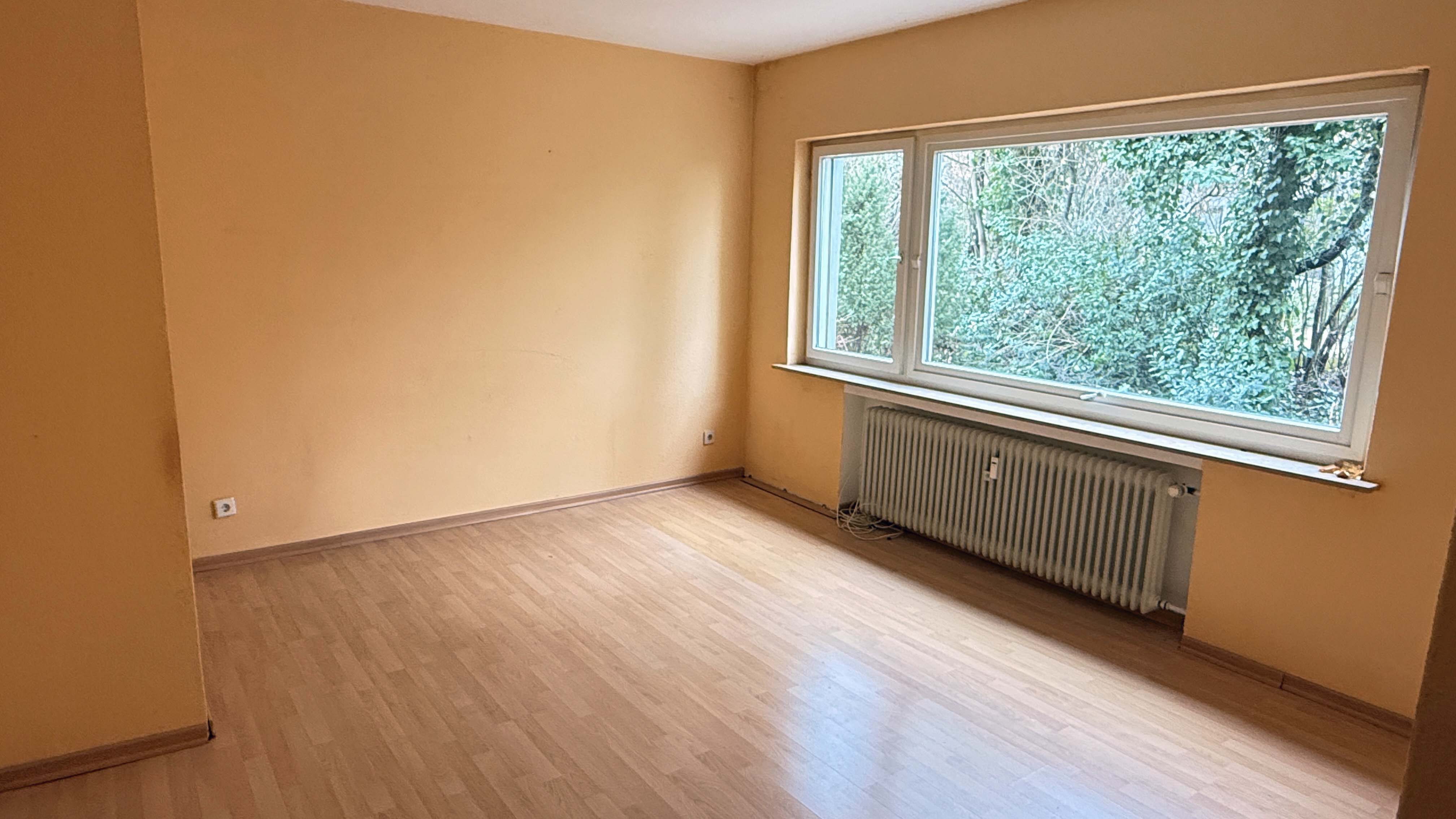 Wissen: Zweifamilienhaus im Dornröschenschlaf in bester Wohnlage, Wohnung: Erdgeschoss mit zwei Schlafzimmern (13 m² und 18 m²)
