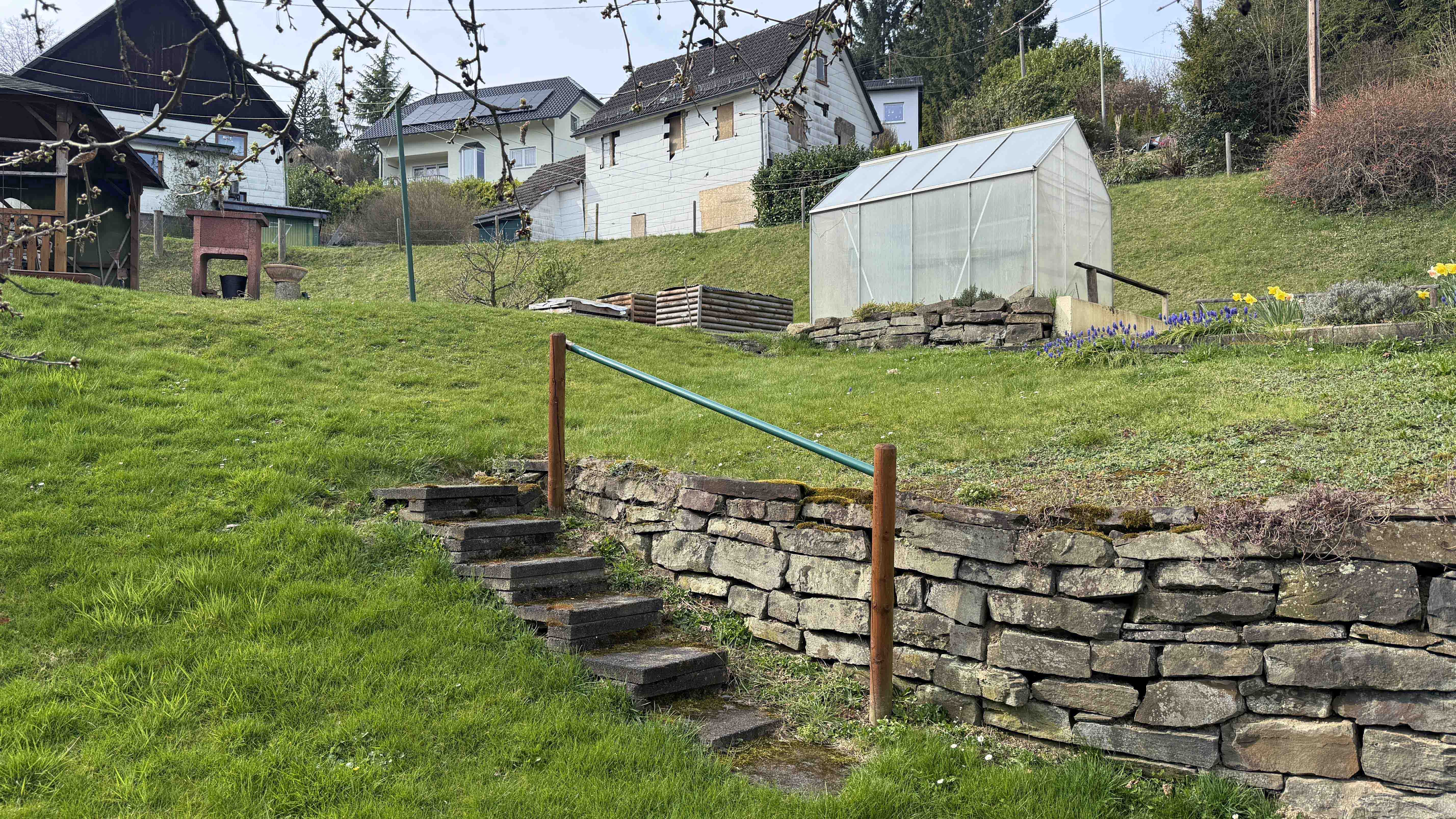 Morsbach-Katzenbach: Gepflegtes Wohnhaus mit großem Garten, 