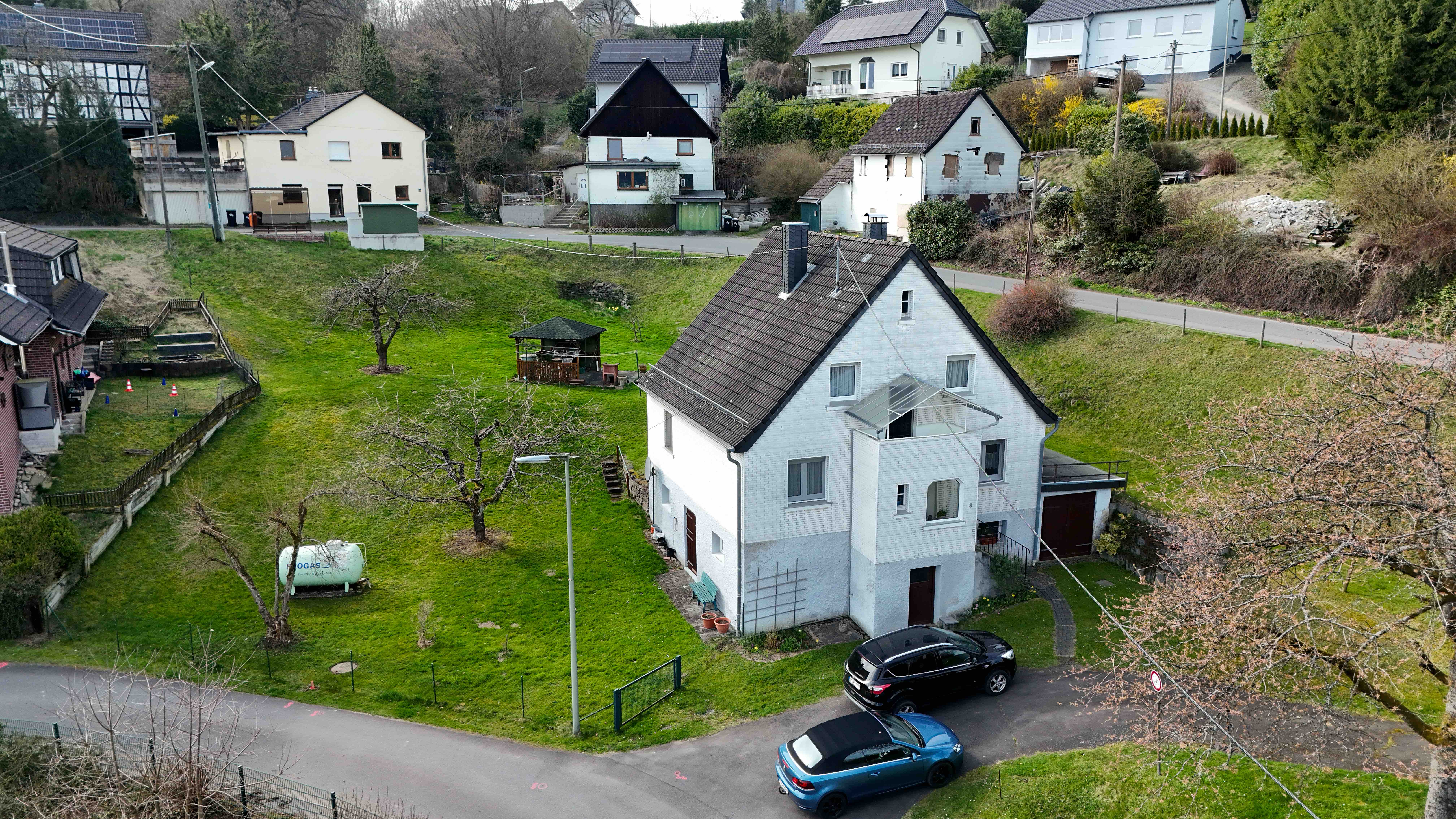 407 2-468 - Morsbach-Katzenbach: Gepflegtes Wohnhaus mit großem Garten