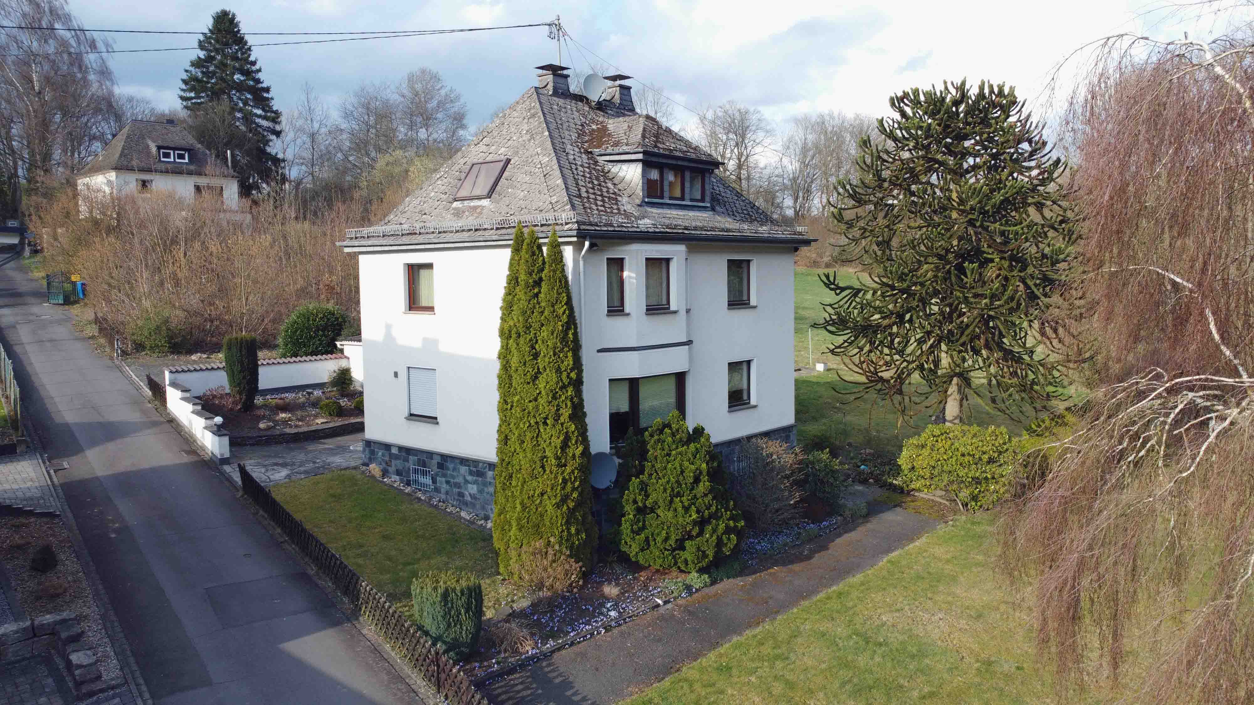 403 2-470 - Hövels: Gepflegtes EFH villenartig gebaut und ausgestattet