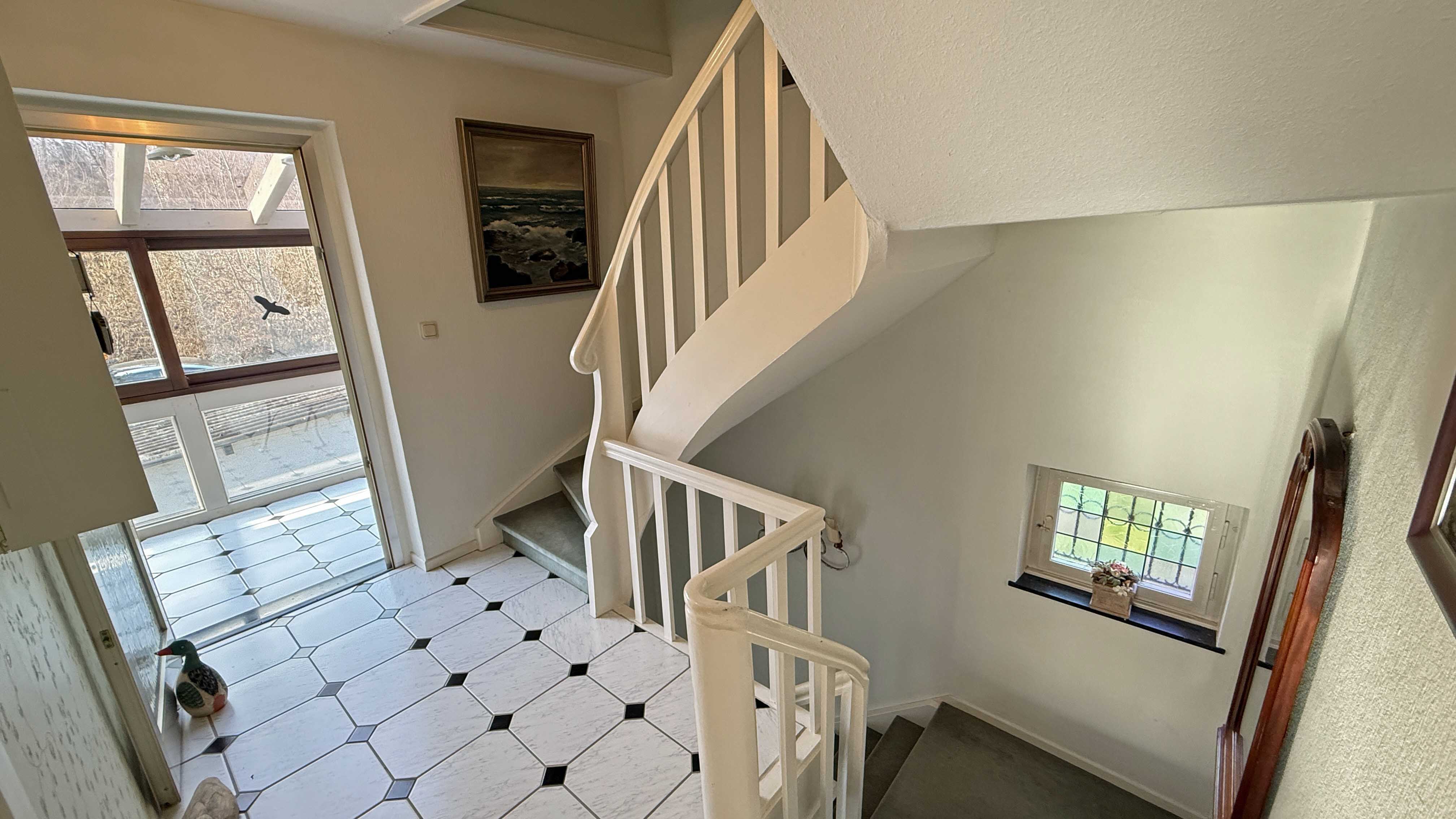 Hövels: Gepflegtes EFH villenartig gebaut und ausgestattet, ...der herrlichen Holztreppe