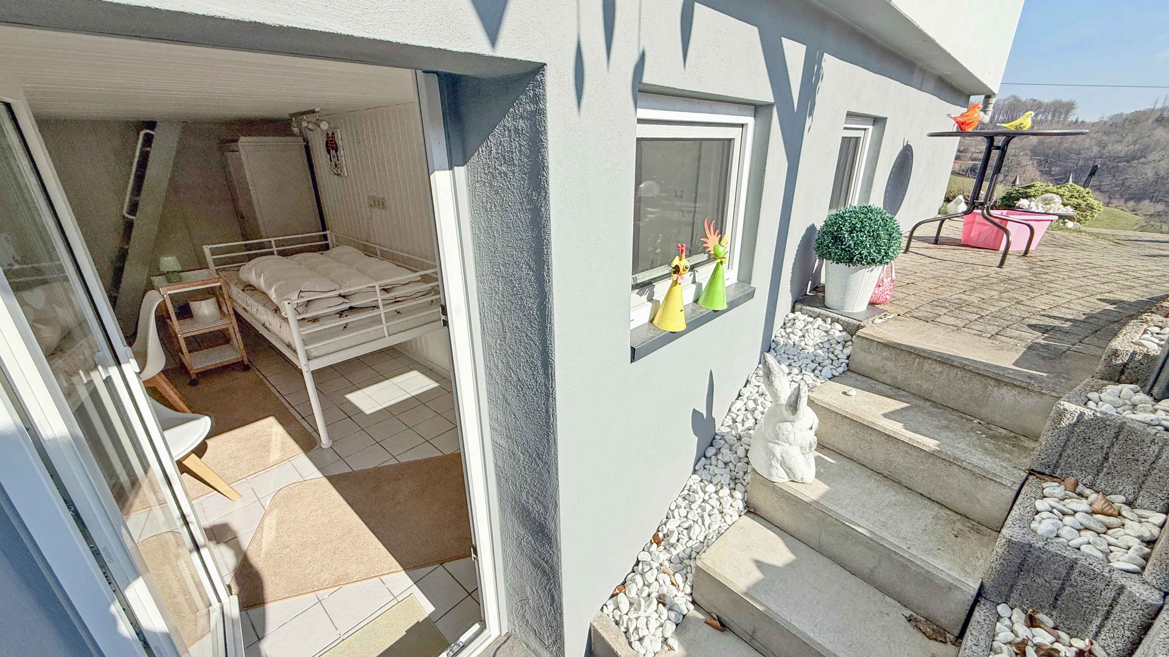 Morsbach-Böcklingen: Top gepflegtes kleines Idyll mit Panorama-Logenplatz, ...mit separaten Eingang. Fassadendämmung in 2023