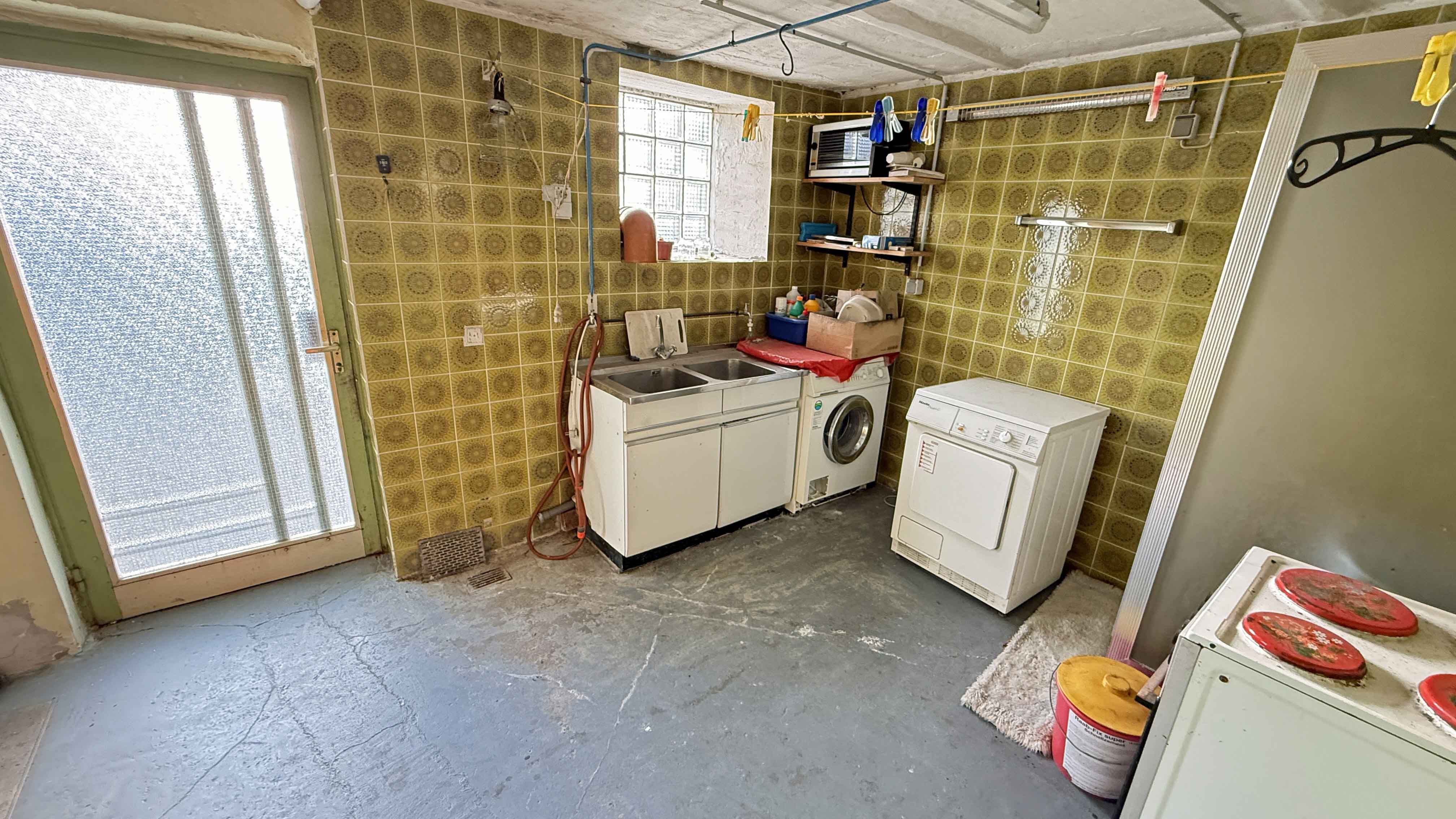 Reichshof-Nosbach: Gemütliches Fachwerkhaus mit großer Terrasse, Keller mit "echter"  Waschküche und...