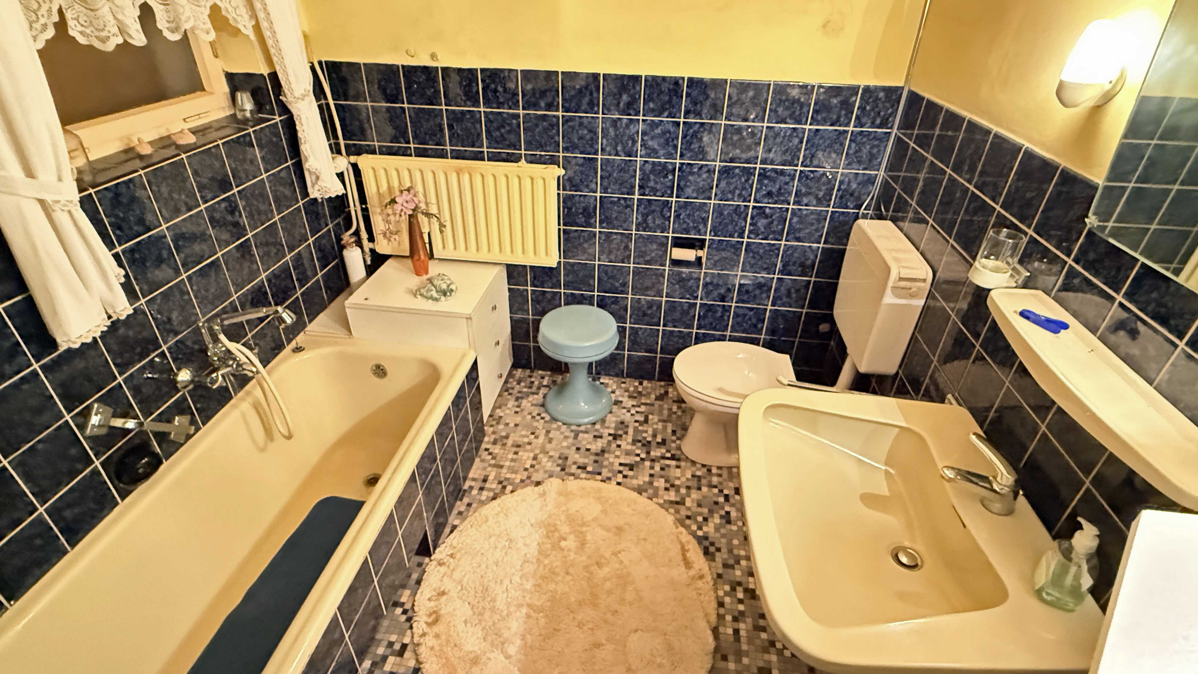 Reichshof-Nosbach: Gemütliches Fachwerkhaus mit großer Terrasse, altes Bad im Keller (voll funktionsfähig)