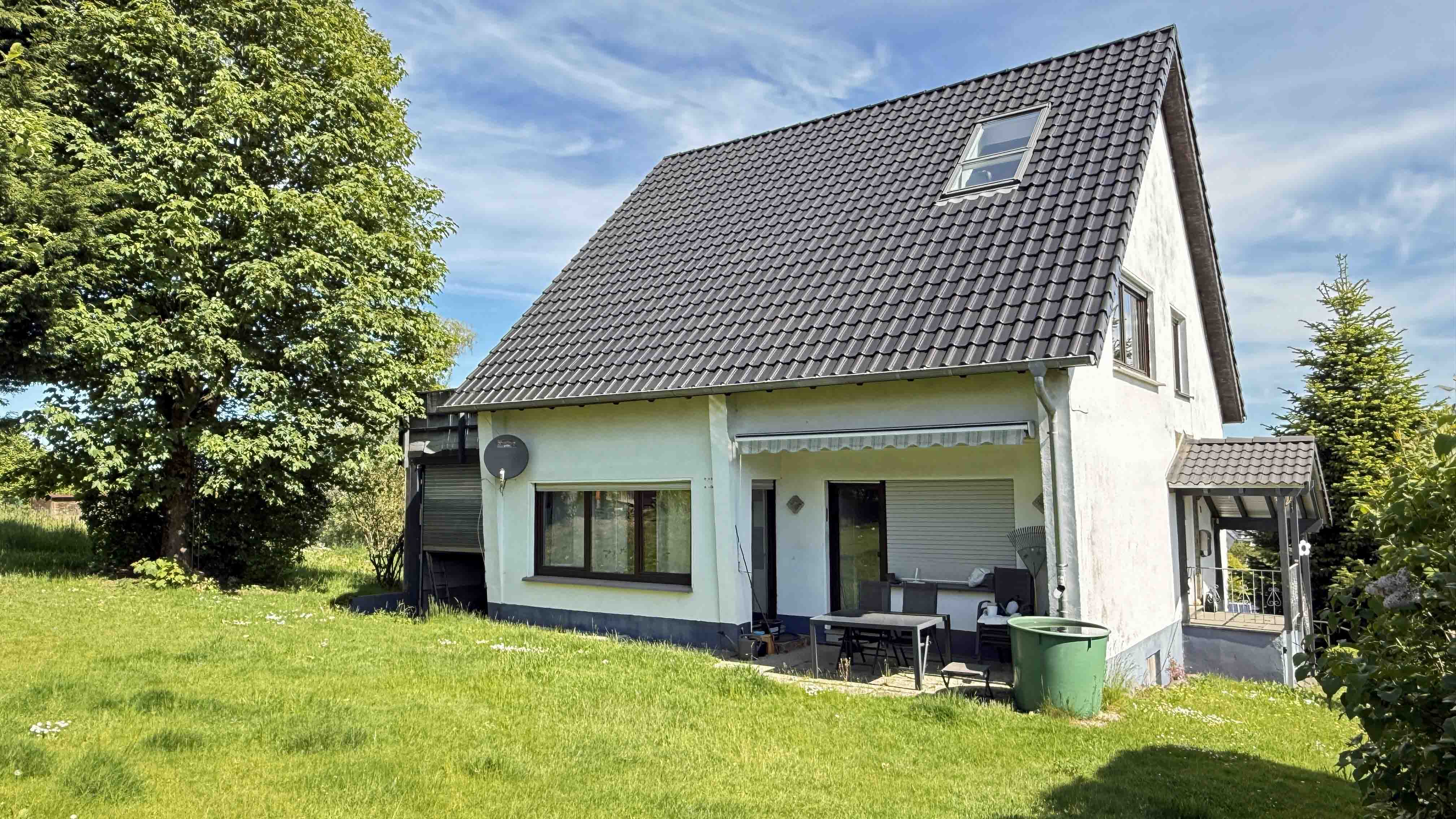 415 2-479 - VERKAUFT - Wenden: 1-2 Familienhaus in schöner, zentraler, ruhiger Wohnlage