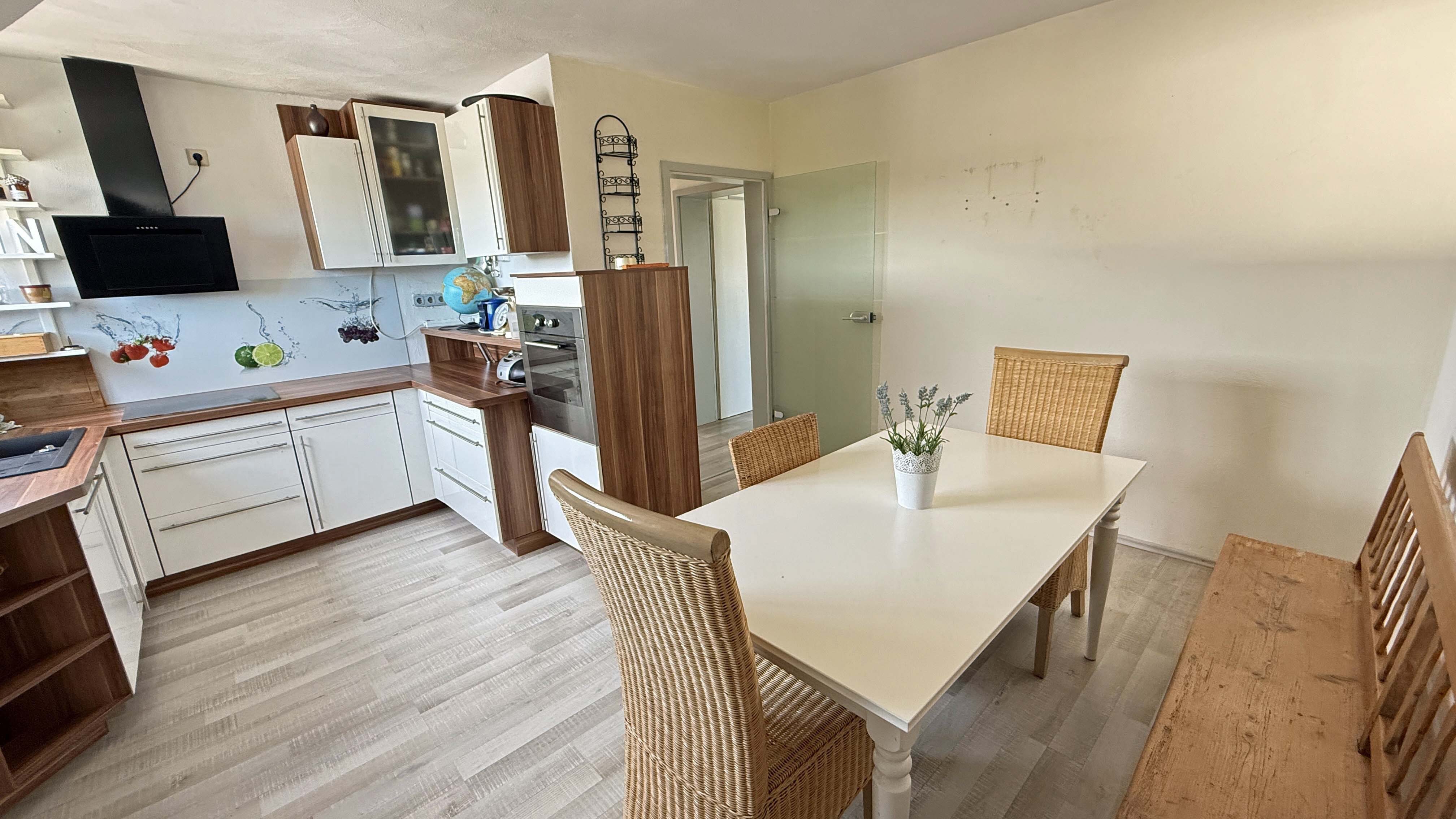 VERKAUFT - Wenden: 1-2 Familienhaus in schöner, zentraler, ruhiger Wohnlage, Wohnküche, Wohnung OG/DG (im KP enthalten) mit...