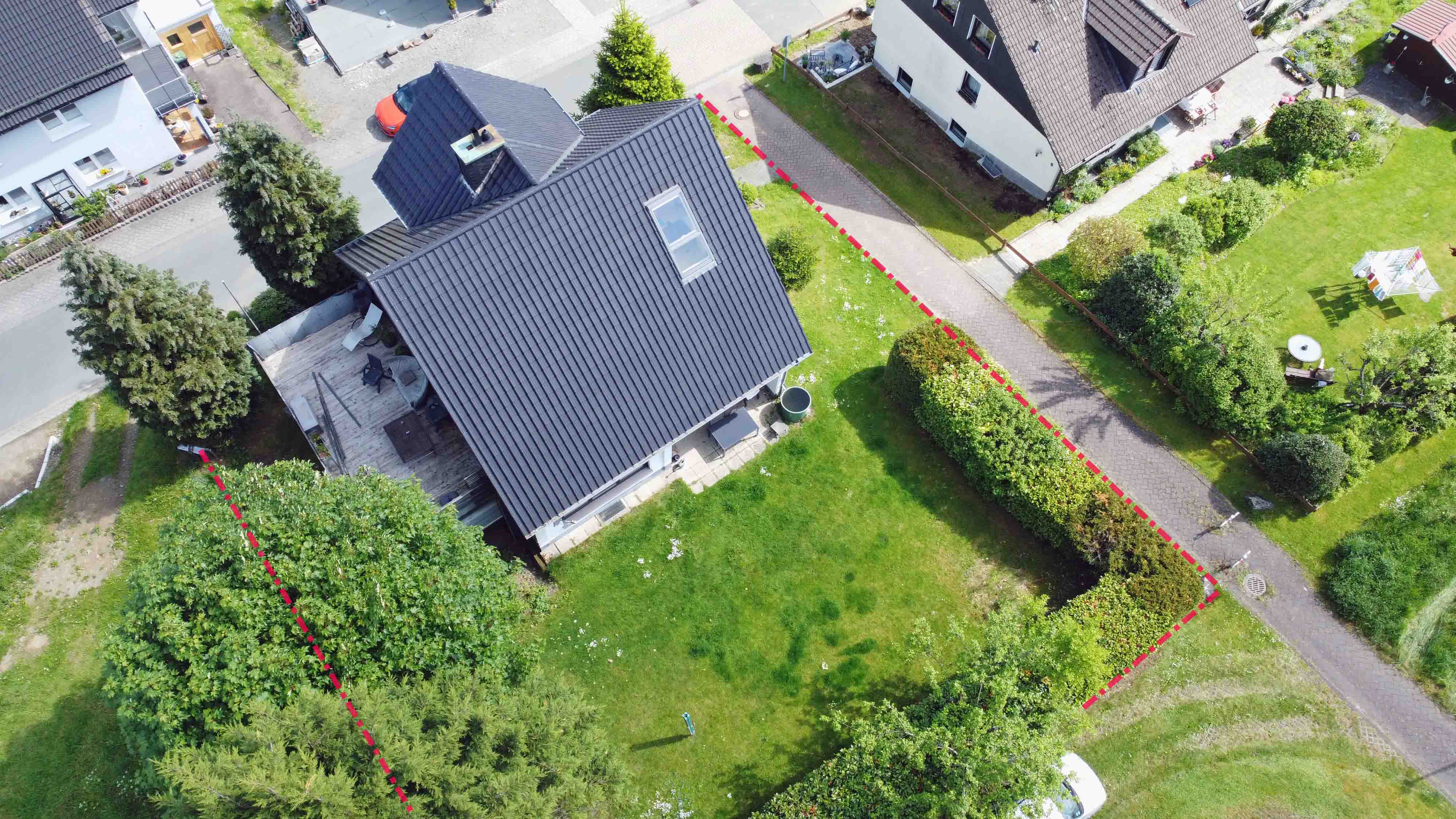 VERKAUFT - Wenden: 1-2 Familienhaus in schöner, zentraler, ruhiger Wohnlage, ...Dachterrasse auf dem Garagendach 