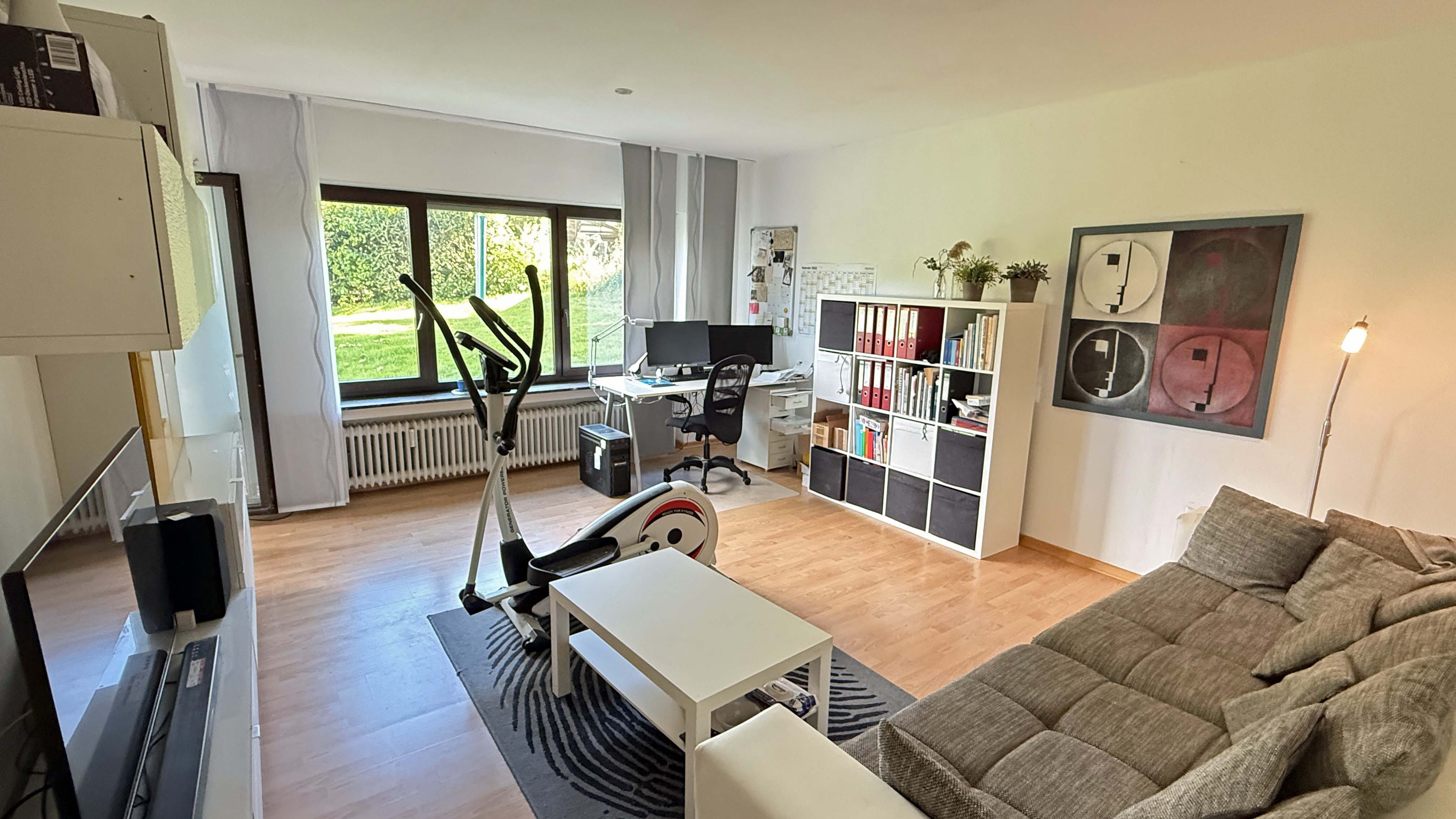 VERKAUFT - Wenden: 1-2 Familienhaus in schöner, zentraler, ruhiger Wohnlage, Wohnzimmer im EG (22,45 m²) mit...