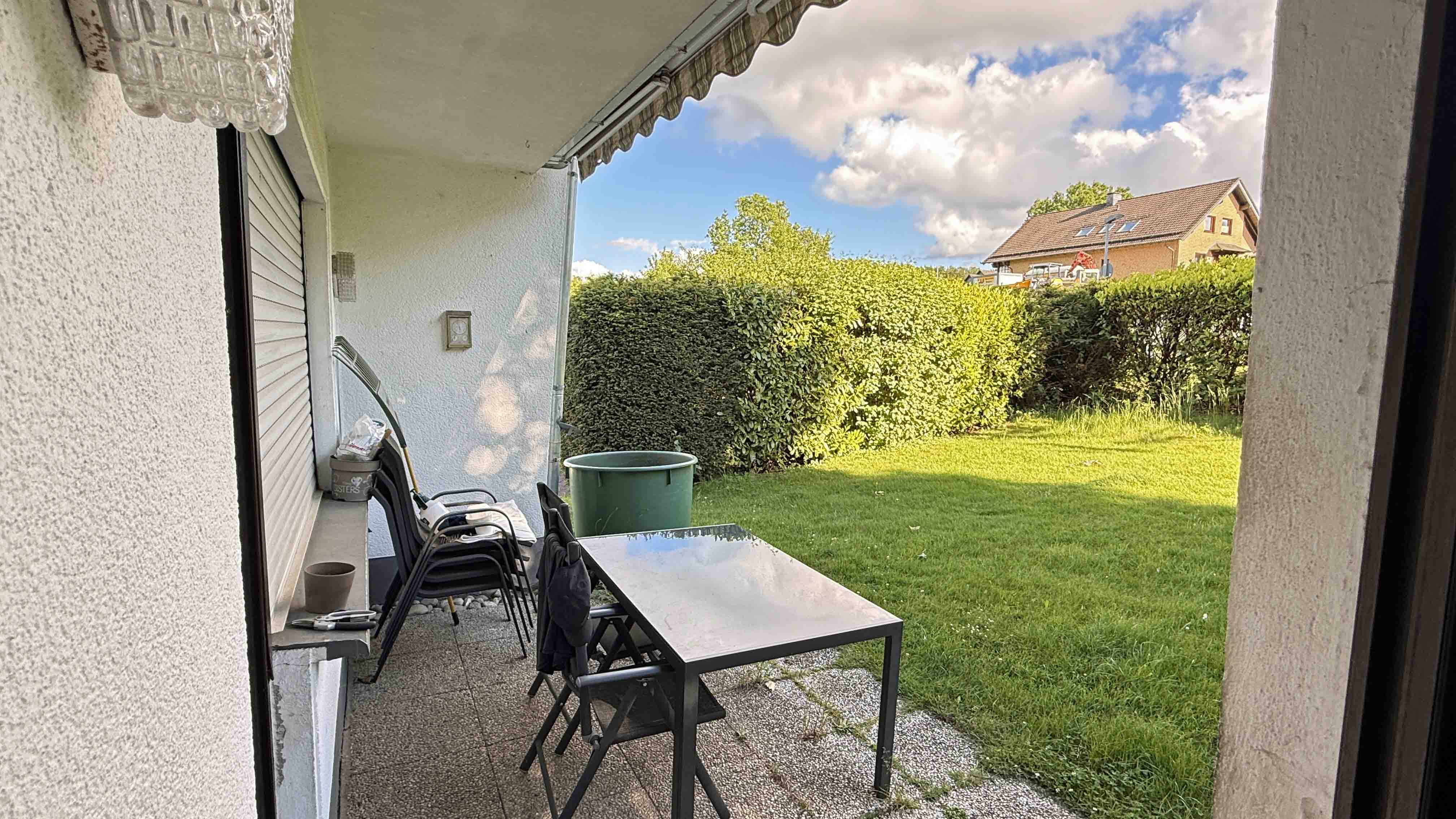 VERKAUFT - Wenden: 1-2 Familienhaus in schöner, zentraler, ruhiger Wohnlage, ...Ausgang zur Terrasse / Garten