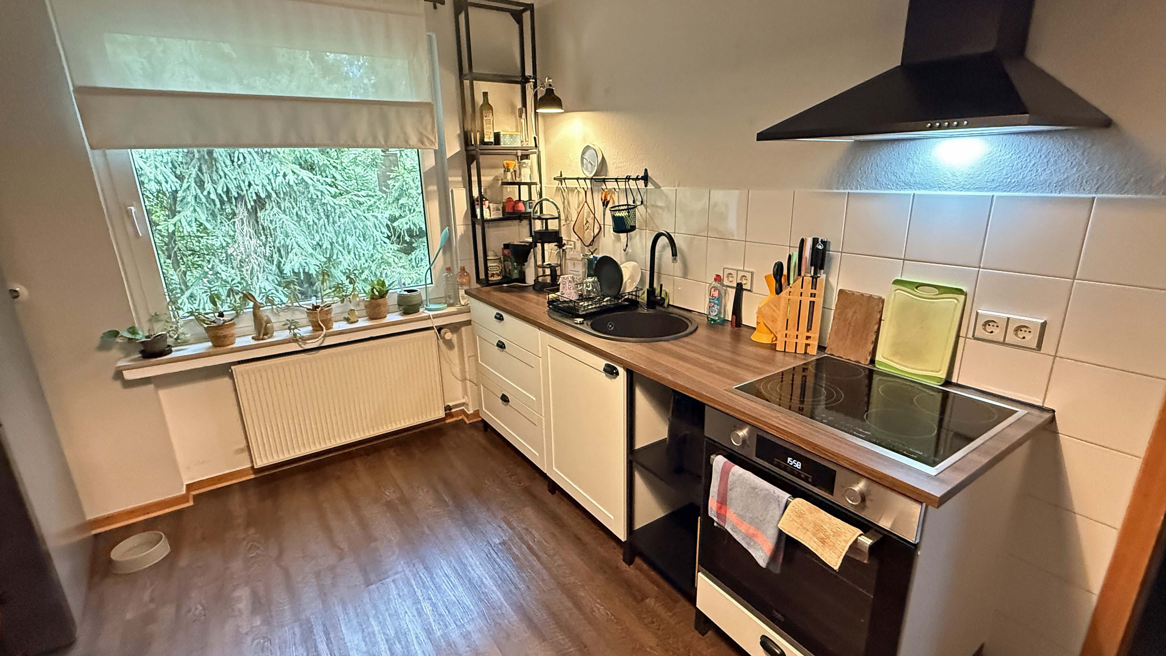 Reichshof-Sterzenbach: Ein- bis Zweifamilienhaus mit zwei Fischteichen, ...DG (64 m²). Beide Etagen auch als EFH möglich!