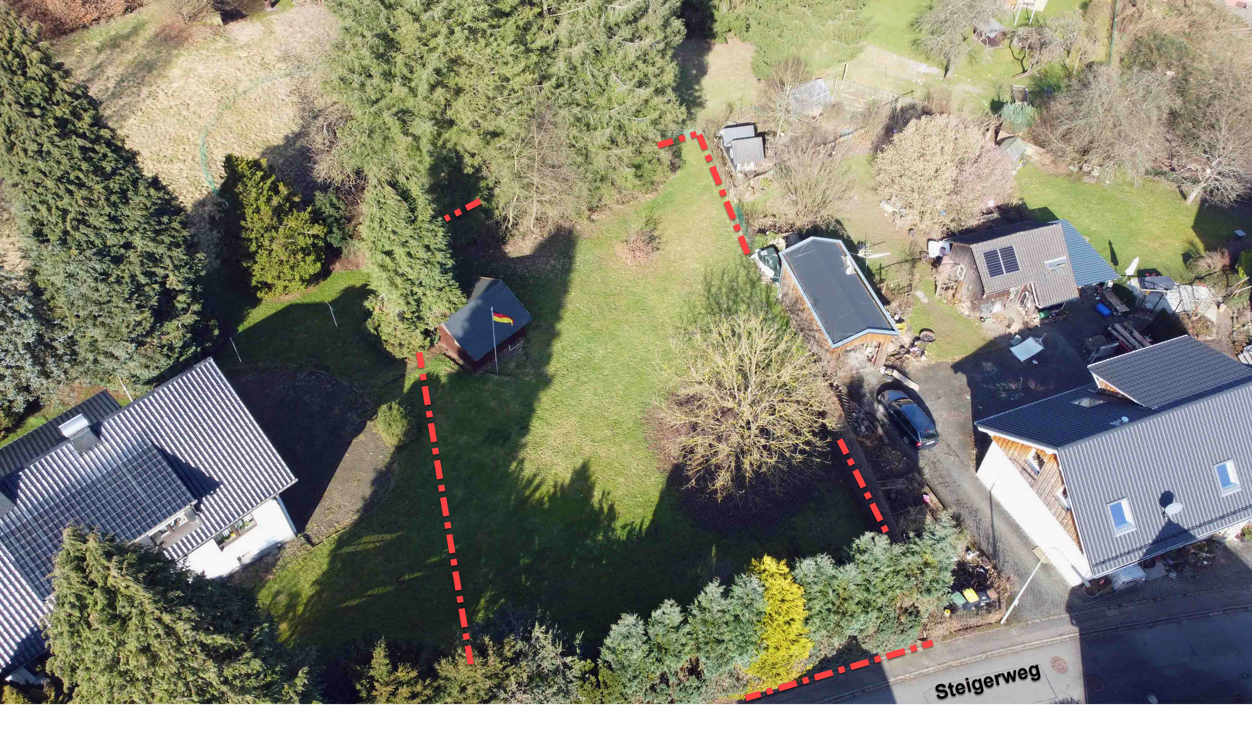 Reichshof-Wildbergerhütte: Auch ohne Keller zu bebauen, Ansicht von der Frontseite (Steigerweg)